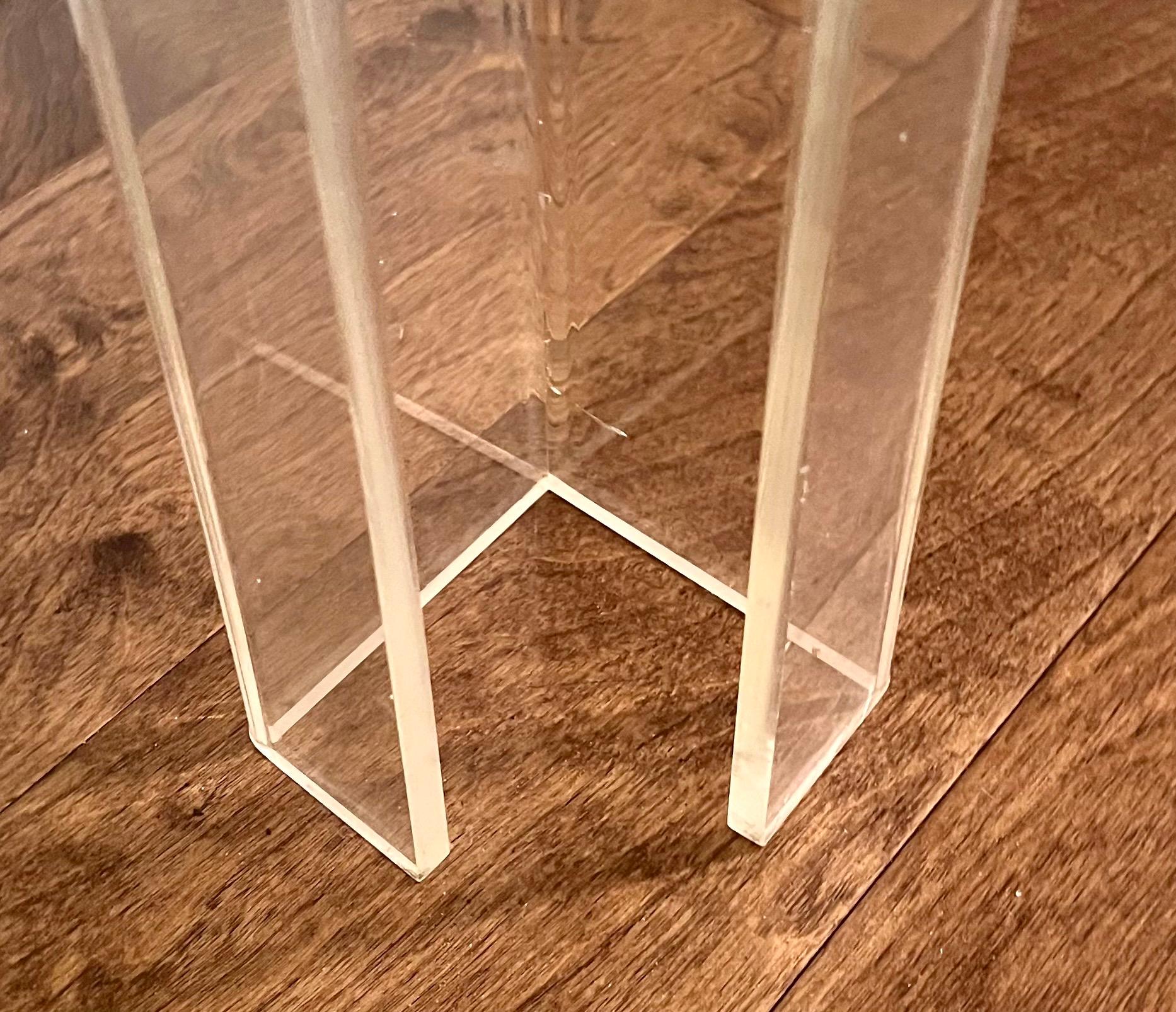 Prototype français de table basse ou d'appoint du milieu du siècle dernier en Lucite, Maria Pergay en vente 3