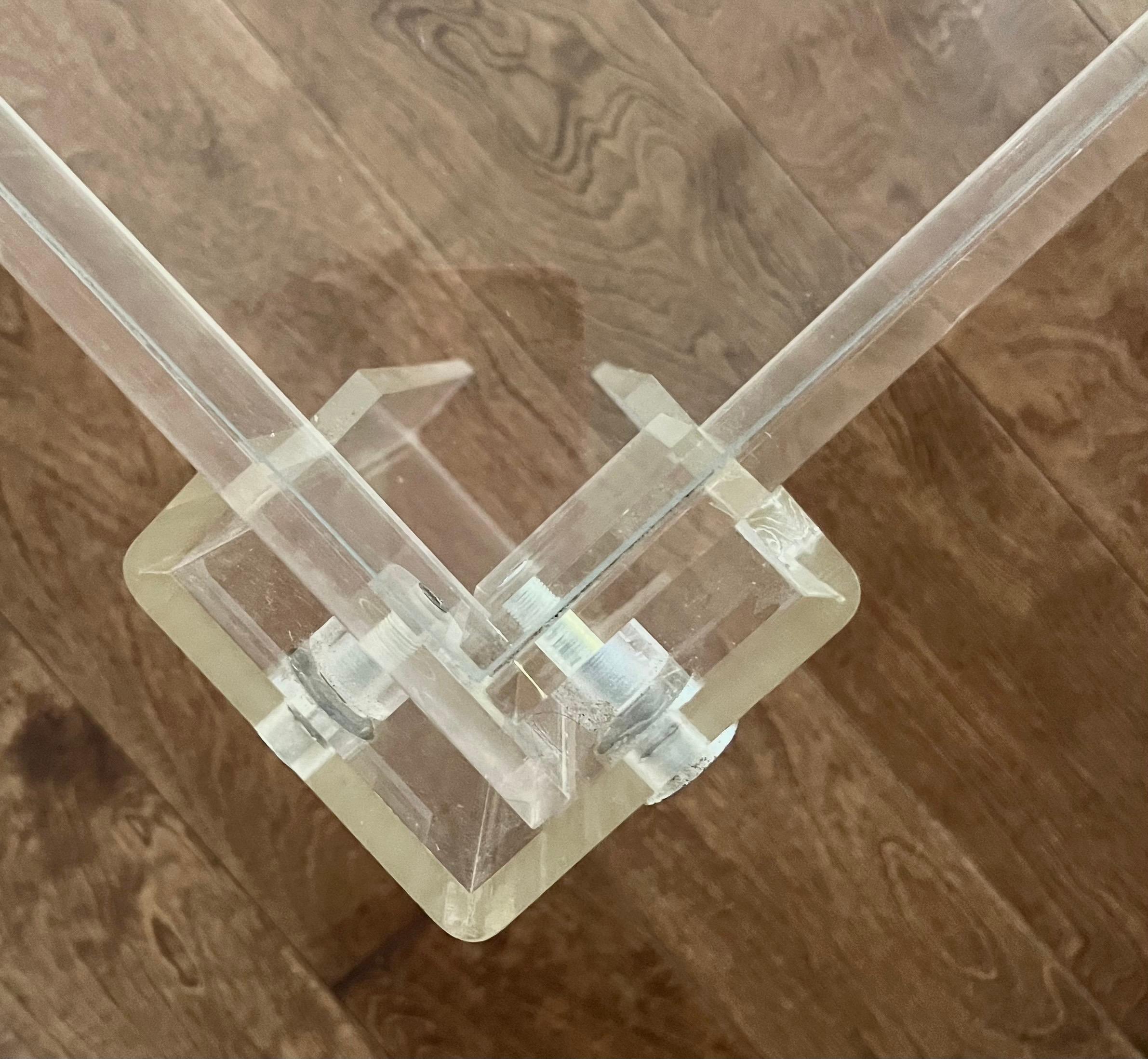 Prototype français de table basse ou d'appoint du milieu du siècle dernier en Lucite, Maria Pergay en vente 4