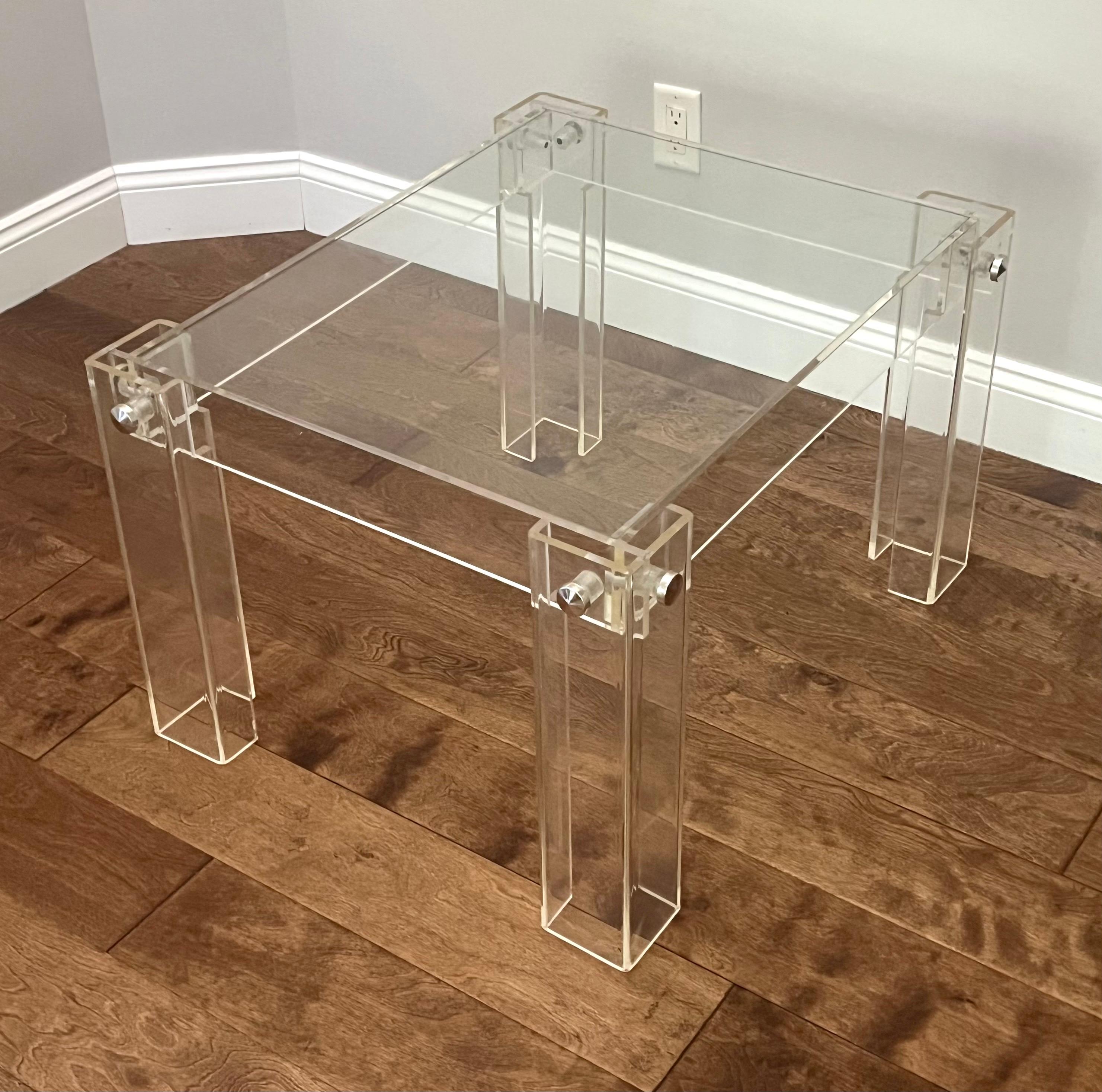 Mid-Century Modern Prototype français de table basse ou d'appoint du milieu du siècle dernier en Lucite, Maria Pergay en vente