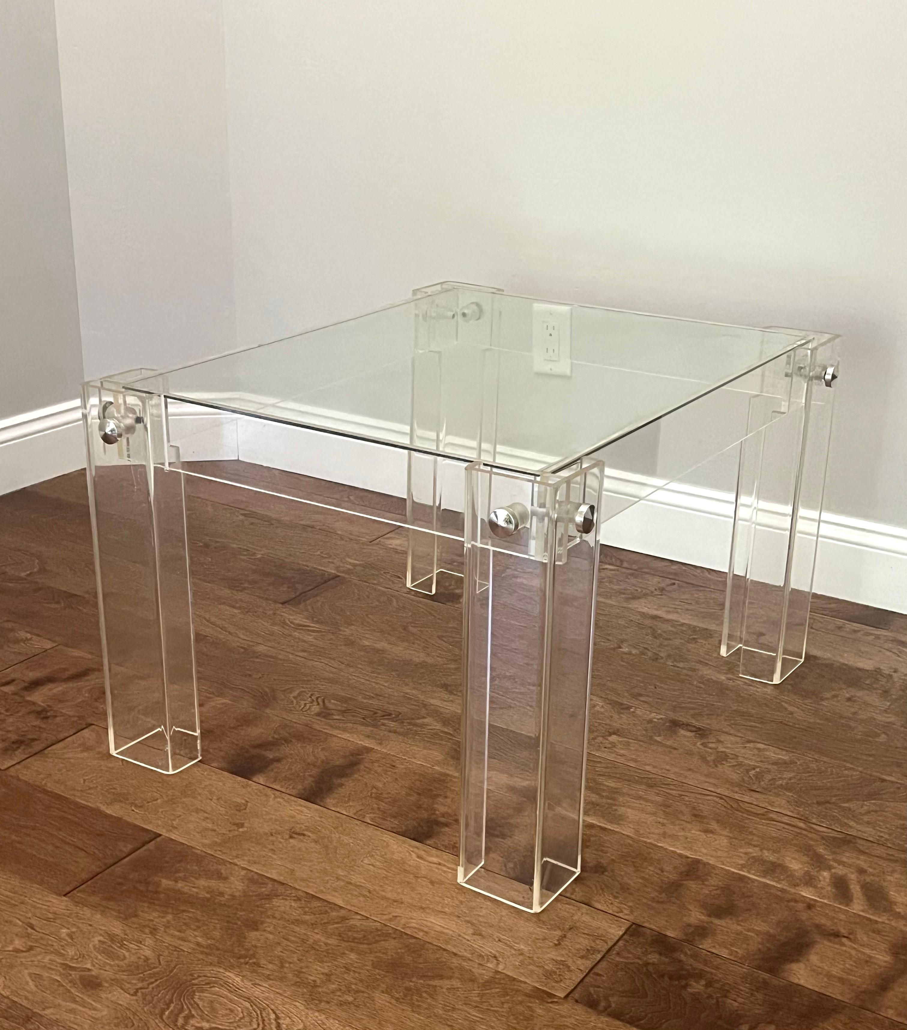 Français Prototype français de table basse ou d'appoint du milieu du siècle dernier en Lucite, Maria Pergay en vente