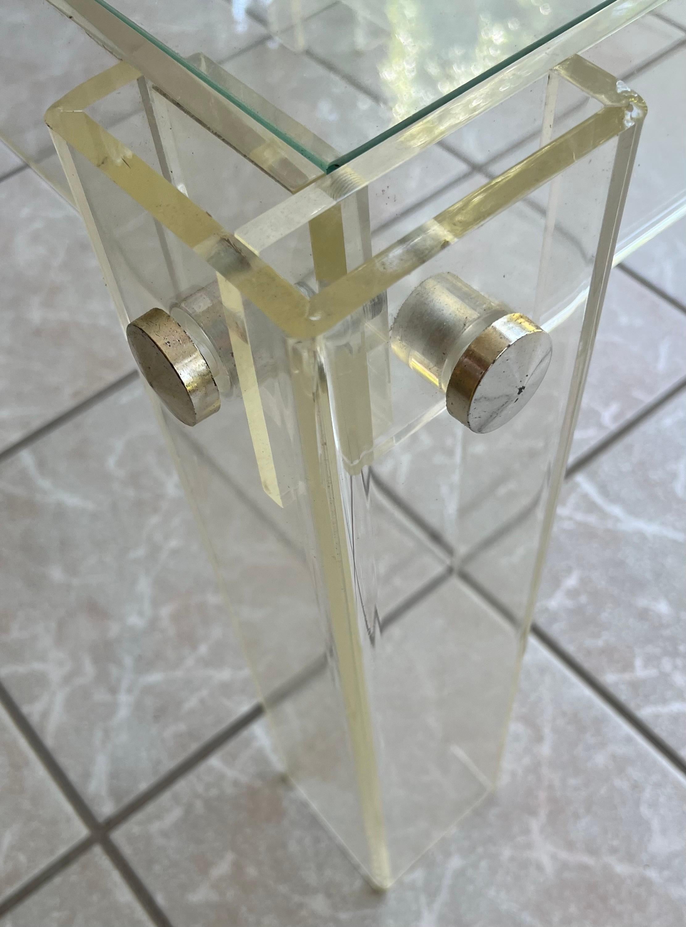20ième siècle Prototype français de table basse ou d'appoint du milieu du siècle dernier en Lucite, Maria Pergay en vente