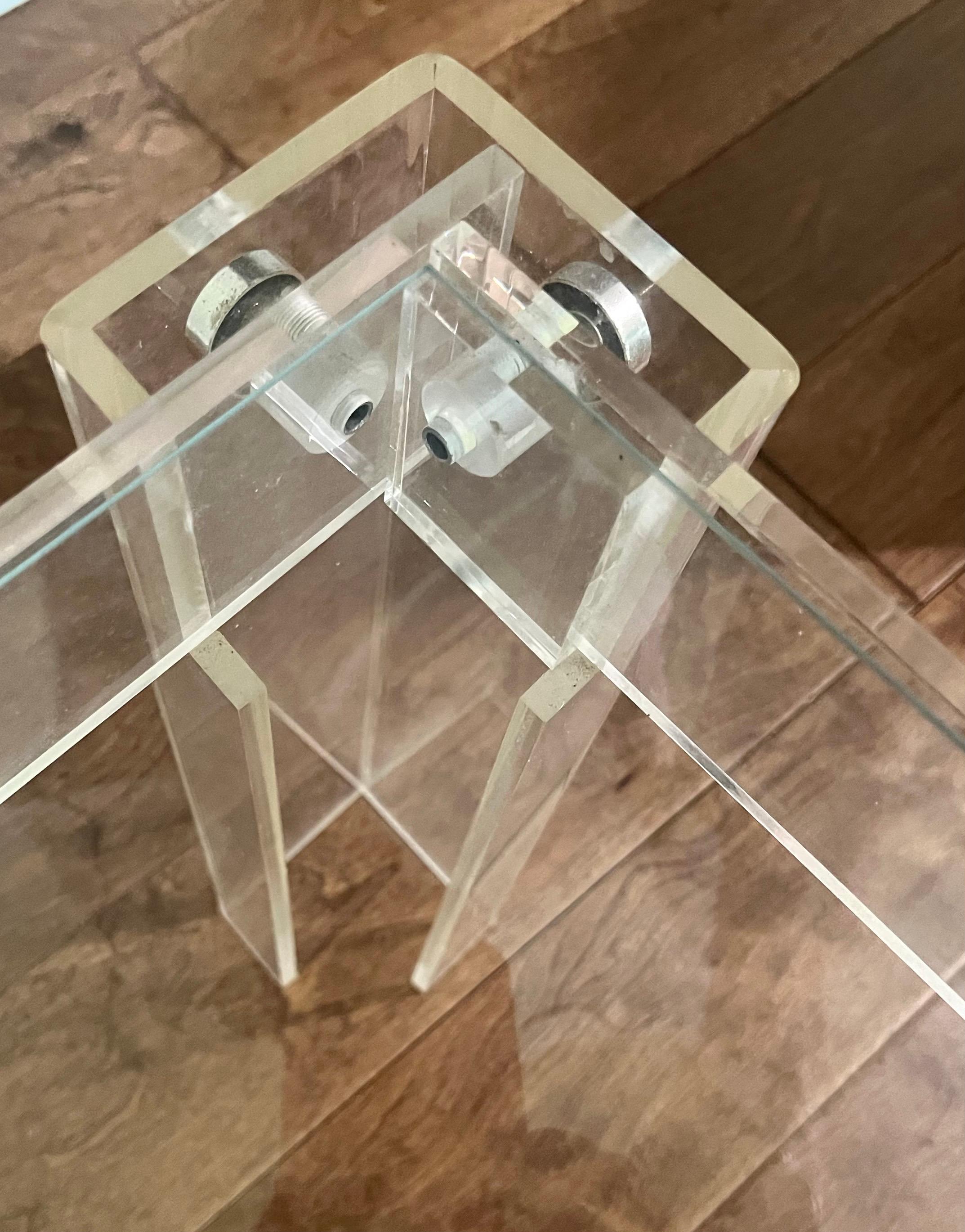 Prototype français de table basse ou d'appoint du milieu du siècle dernier en Lucite, Maria Pergay en vente 2