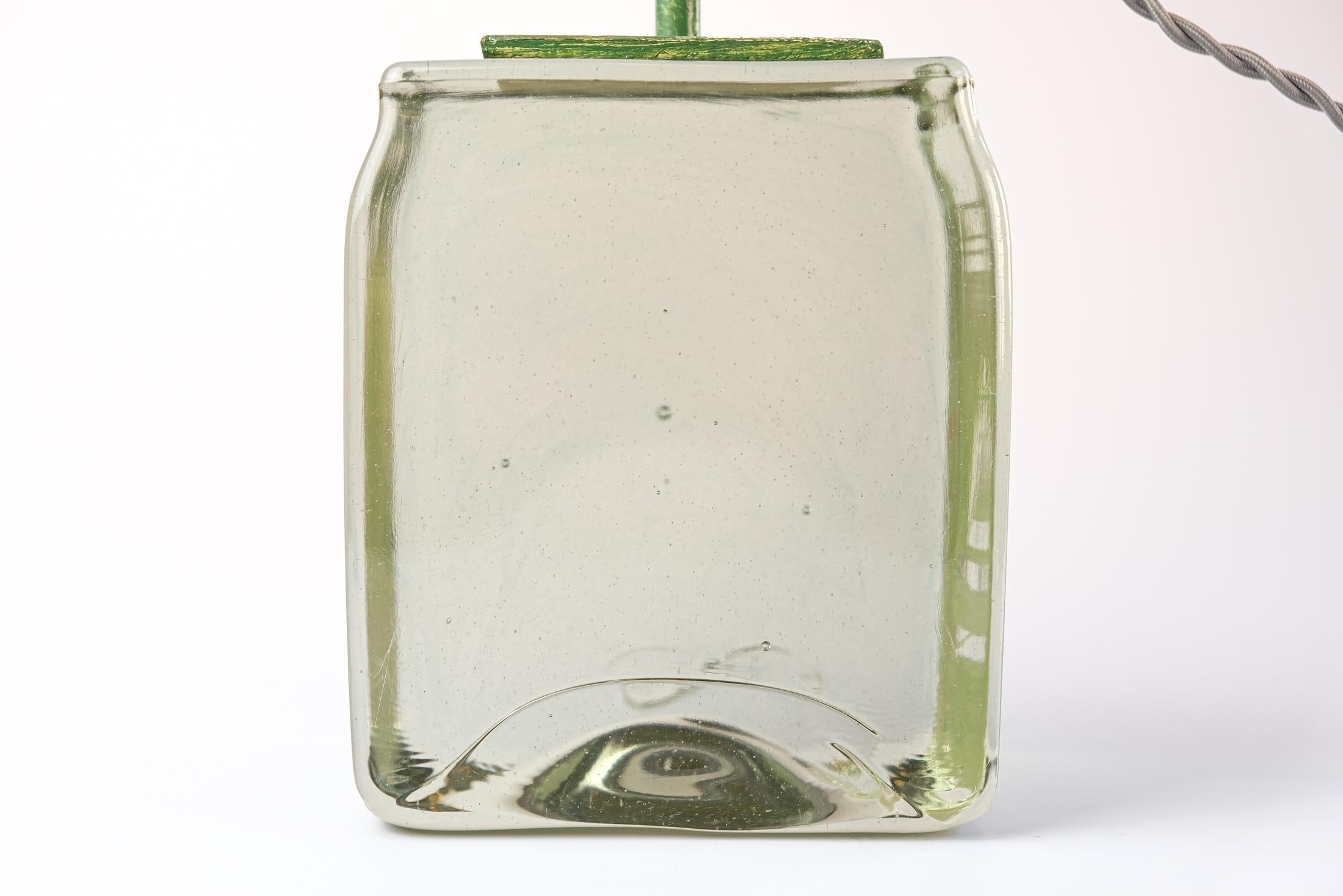 Seltene französische signierte und datierte kubistische Glas-Tischlampe aus Glas von Anatole Riecke, 1950 im Zustand „Gut“ im Angebot in London, GB