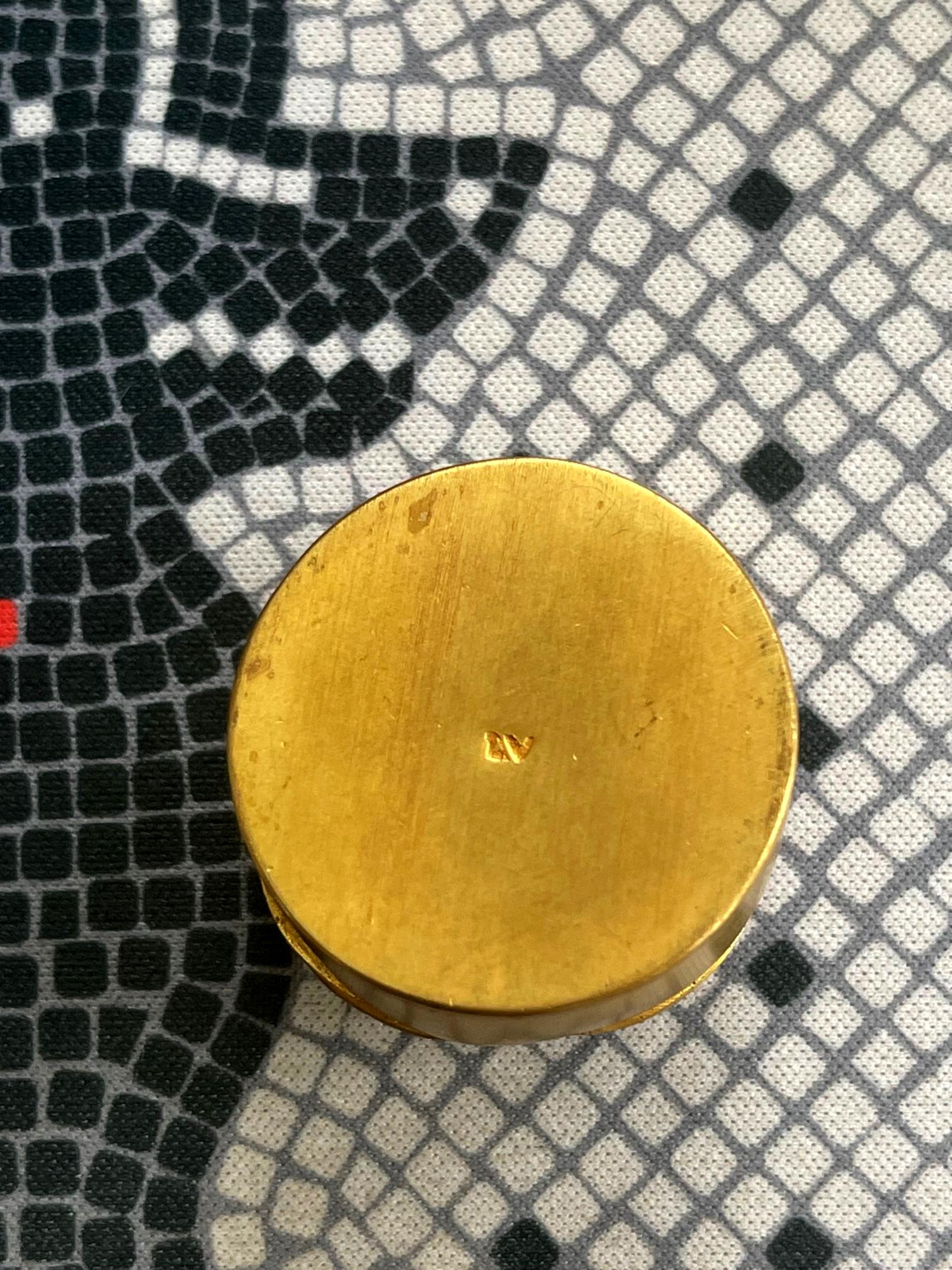 Mid-Century Modern Petite boîte française rare en bronze doré de Line Vautrin en vente