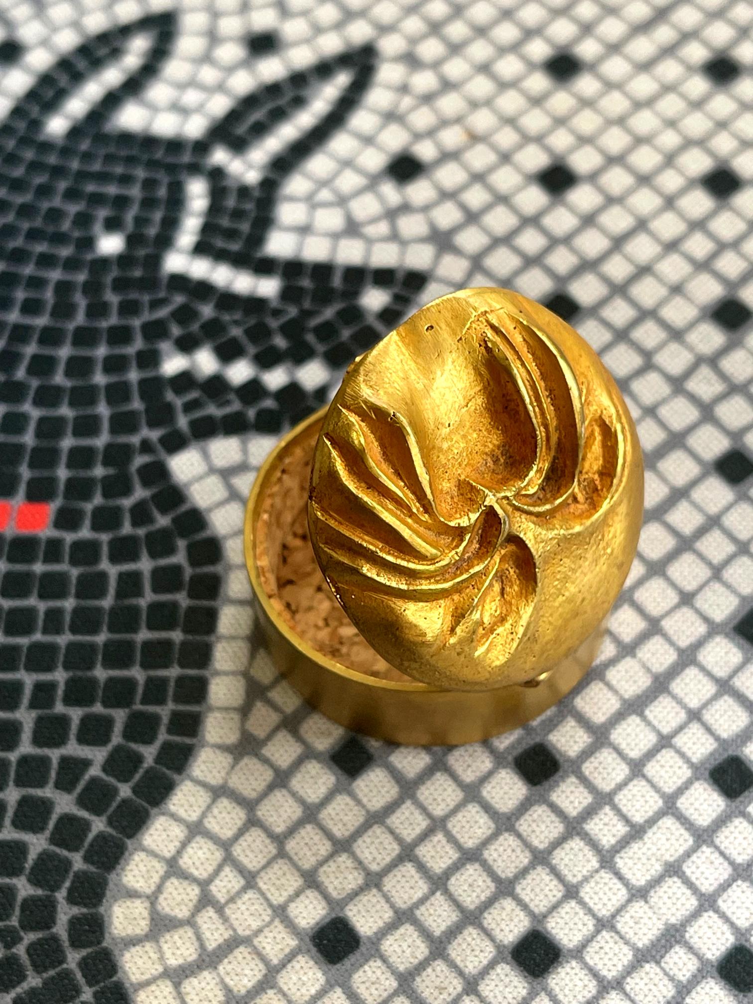 Français Petite boîte française rare en bronze doré de Line Vautrin en vente