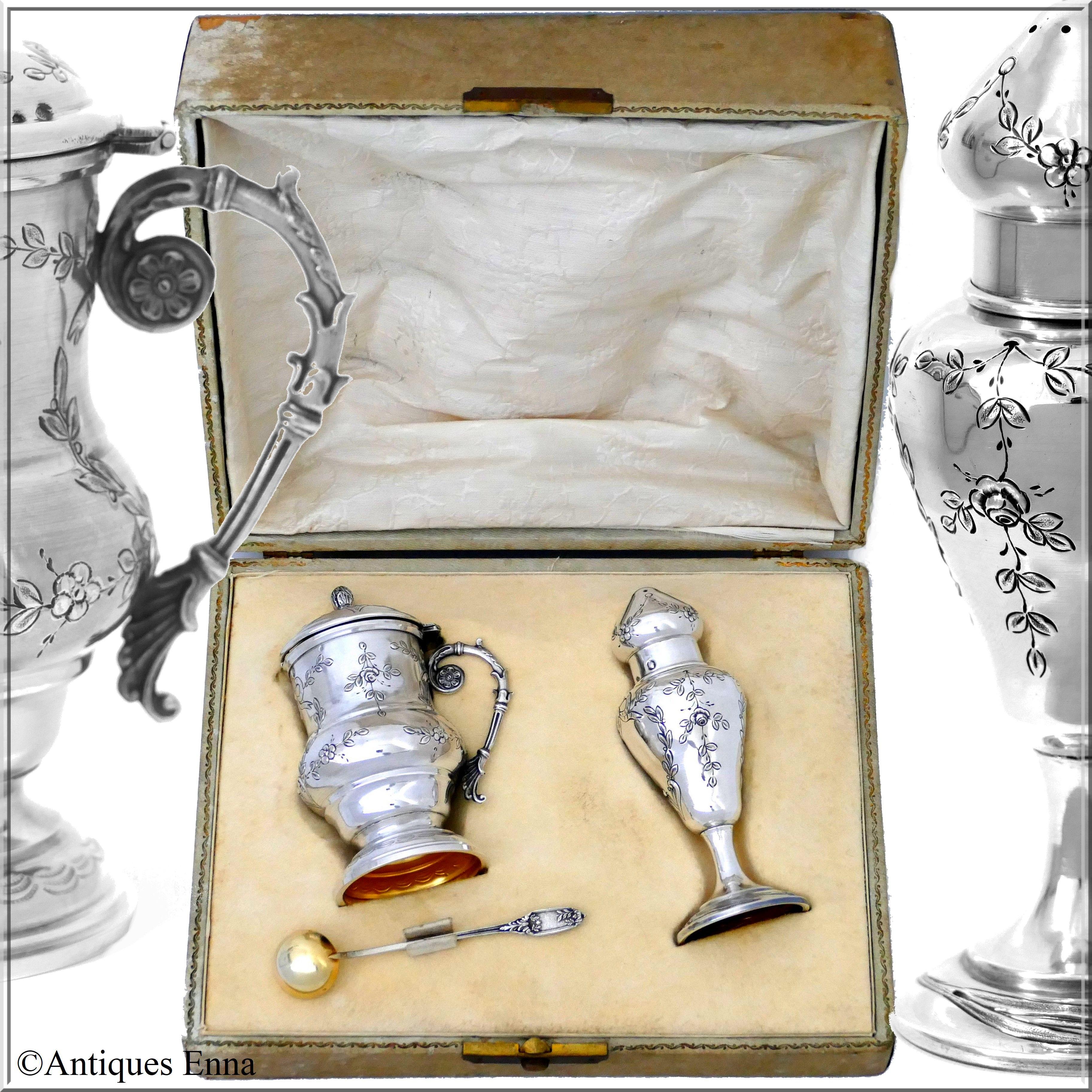 Head of Minerve 1 st titre for 950/1000 French sterling silver vermeil guarantee on the mustard pot and sugar caster. The quality of the gold used to recover sterling silver is a minimum of 750 mils (18-karat). Boar's head for 800/1000 French