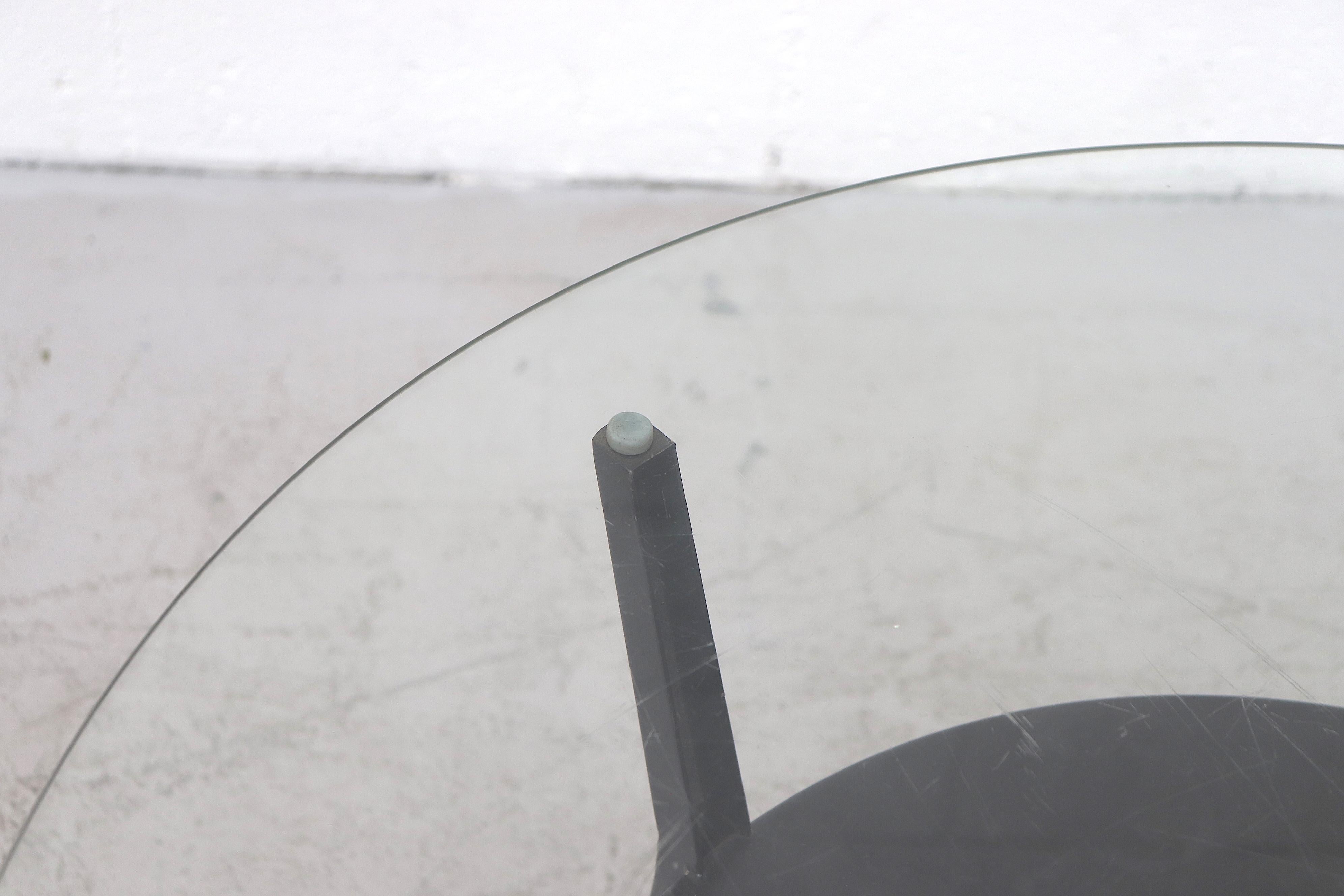 Seltener Friso Kramer „Rotunda“ Tisch aus schwarzem Metall und Glas von Ahrend de Cirkel im Angebot 1