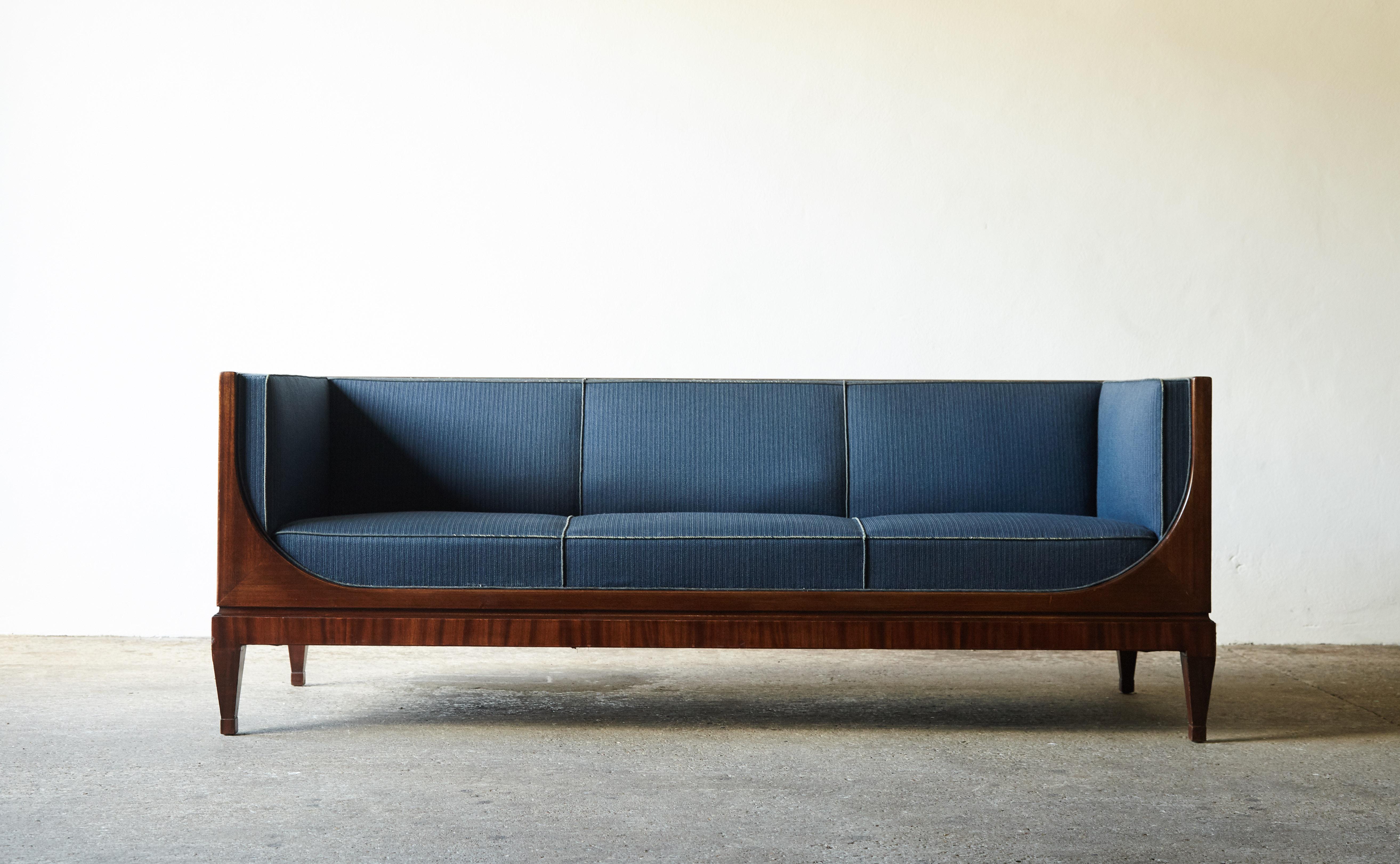 Rare Frits Henningsen box sofa, Denmark, 1940s-1950s. Designed and produced by Frits Henningsen, Copenhagen. The fabric piping is worn so this sofa may require re-covering. We  can assist with recovering in customer supplied material if required.  