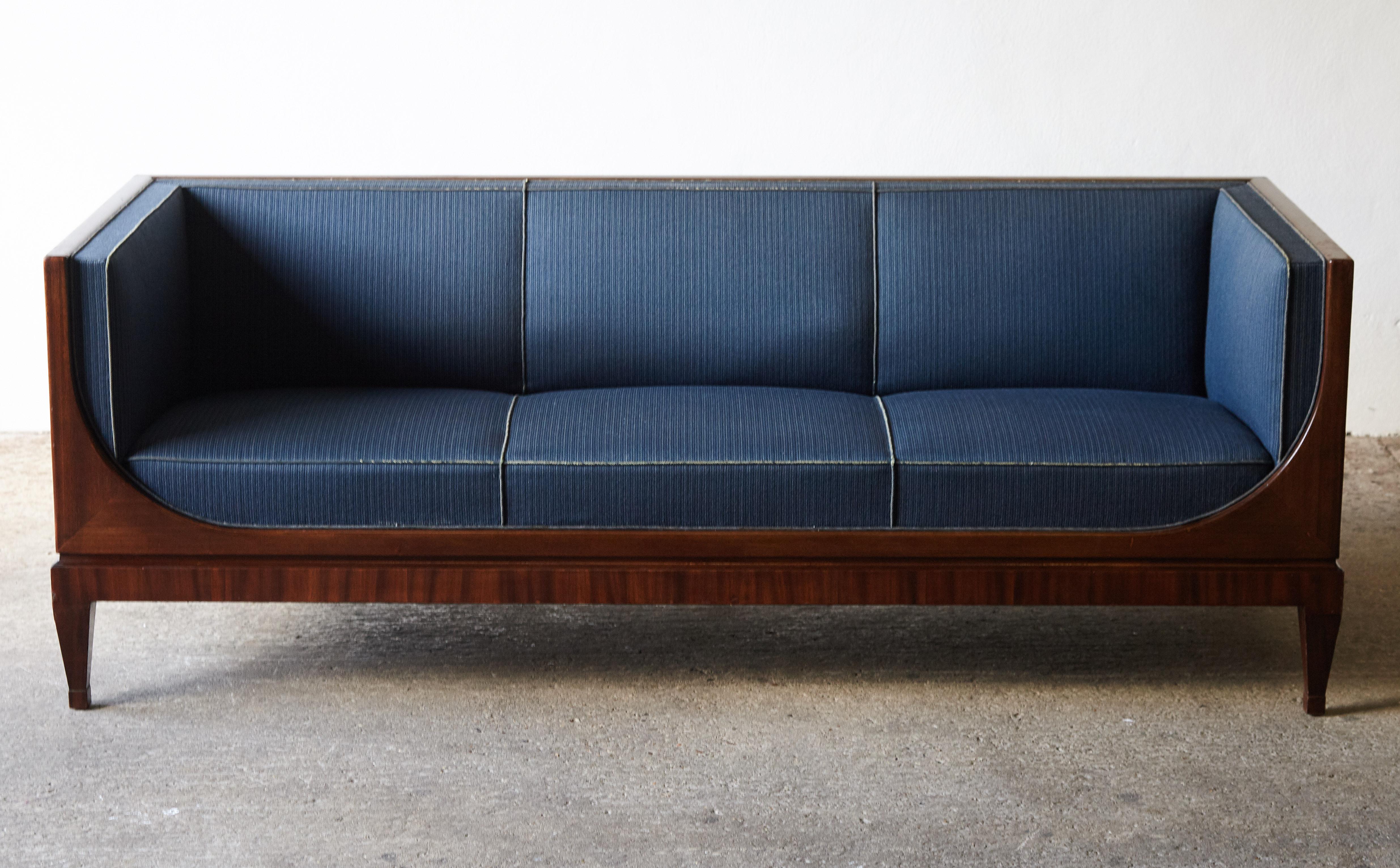 Rare Frits Henningsen Box Sofa, Denmark, 1940s-1950s - recovering required In Fair Condition In London, GB