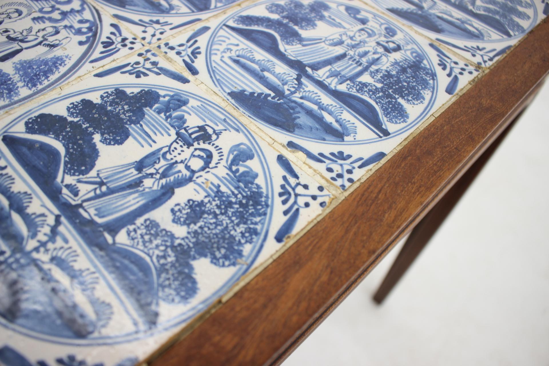 Rare Frits Henningsen Mahogany Coffee Table with 18c. Dutch Delft Tiles, Denmark In Good Condition In Praha, CZ