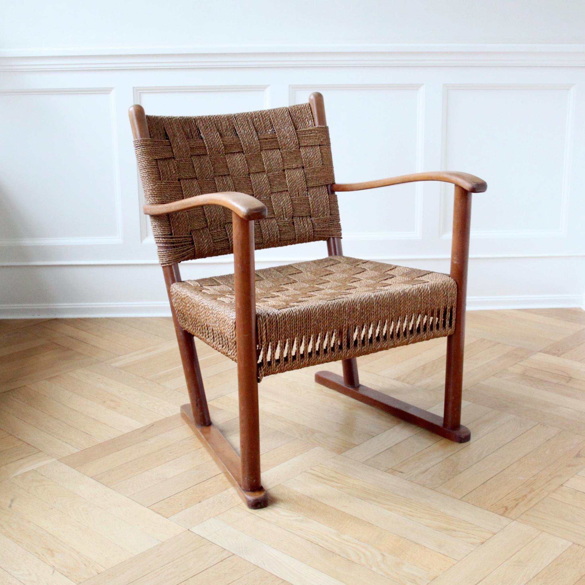 Scandinave moderne Rare fauteuil de salon Fritz Hansen, en hêtre et jonc de mer tissé, Danemark, années 1940  en vente