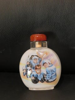 Rare Frosted Glass Hockey Players Snuff Bottle with Agate Top