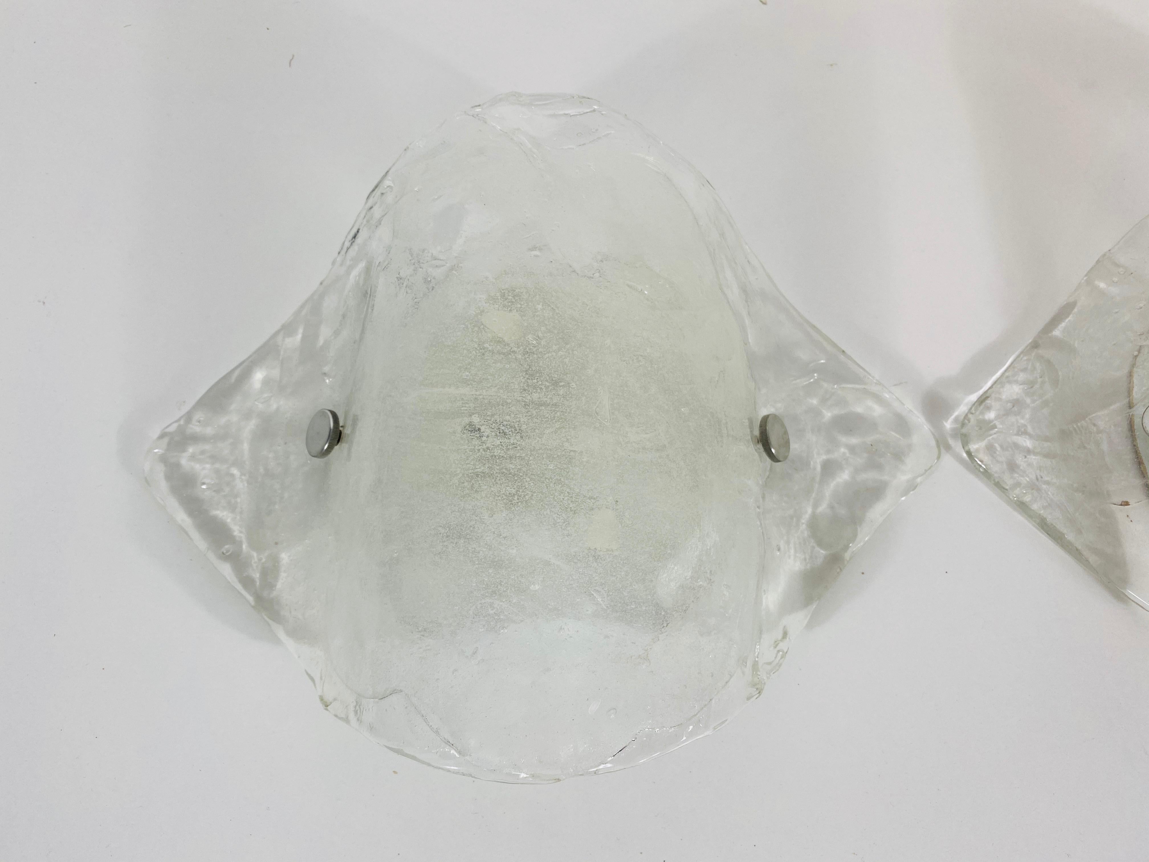 Seltene Wandleuchte aus mattiertem Eisglas von Carlo Nason für Kalmar, Österreich, 1960er Jahre im Angebot 1