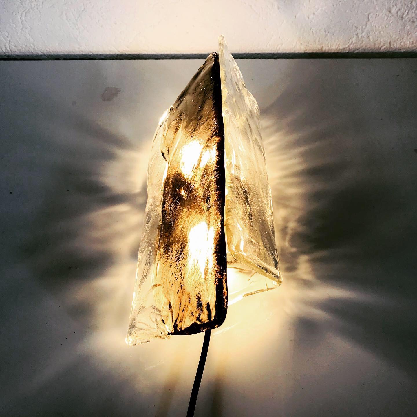 Rare Frosted Ice Glass Wall Lamp by Kalmar, Austria, 1960s In Good Condition In Hagenbach, DE