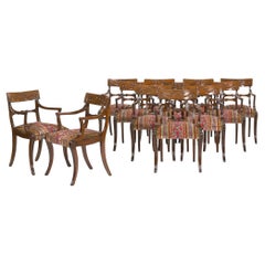 Rare ensemble complet de 12 fauteuils de salle à manger en acajou sculpté d'époque Régence