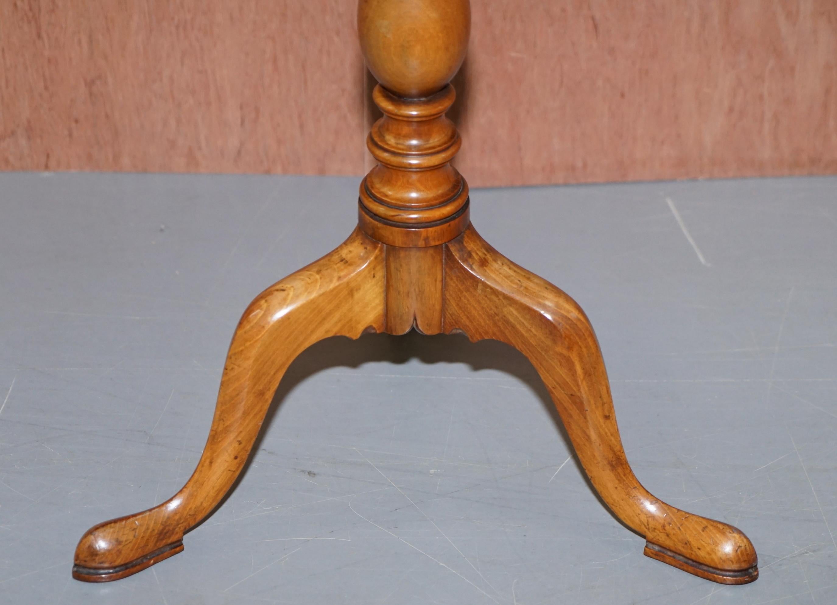 Rare Fully Restored Victorian Walnut & Hardwood Inlaid Chess Games Tripod Table In Good Condition In West Sussex, Pulborough