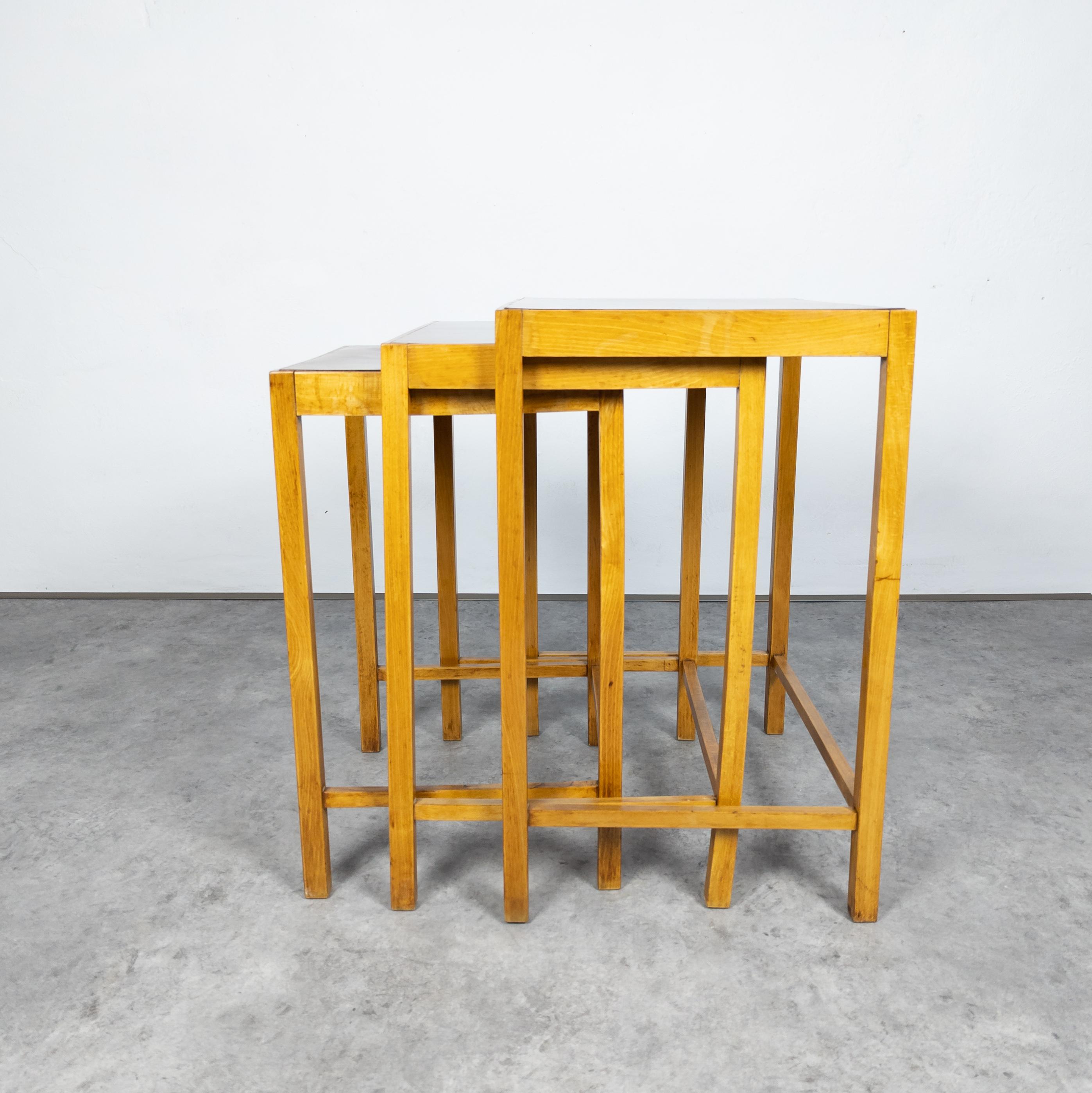 Rare Functionalist Nesting Tables H-50 by Jindřich Halabala for UP Závody In Good Condition For Sale In PRAHA 5, CZ