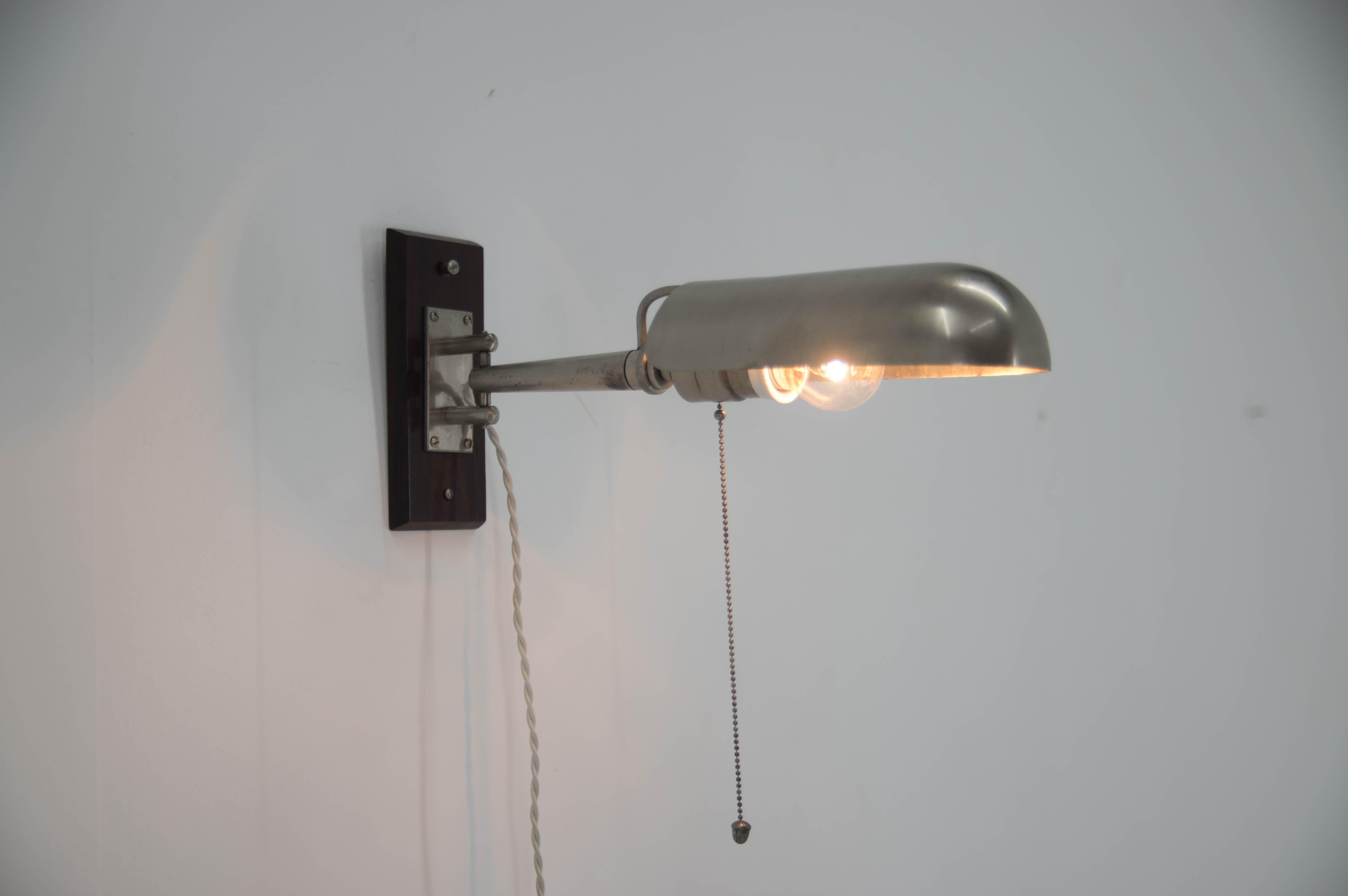 Czech Rare Functionalist Wall Lamp with Rotating Shade, 1920s For Sale