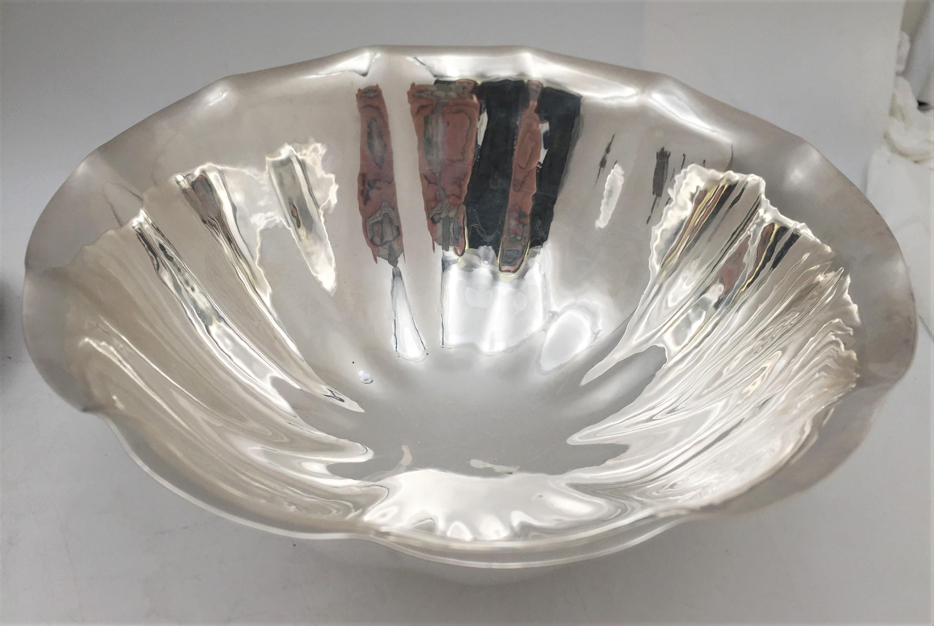 Rare Georg Jensen, sterling silver, beautifully hand hammered, multilobed bowl #522A in Mid-Century Modern style with a riveting, flowing design. It measures 8 1/2'' in diameter by 4'' in height (elegant proportions), weighs 17.1 troy ounces, and