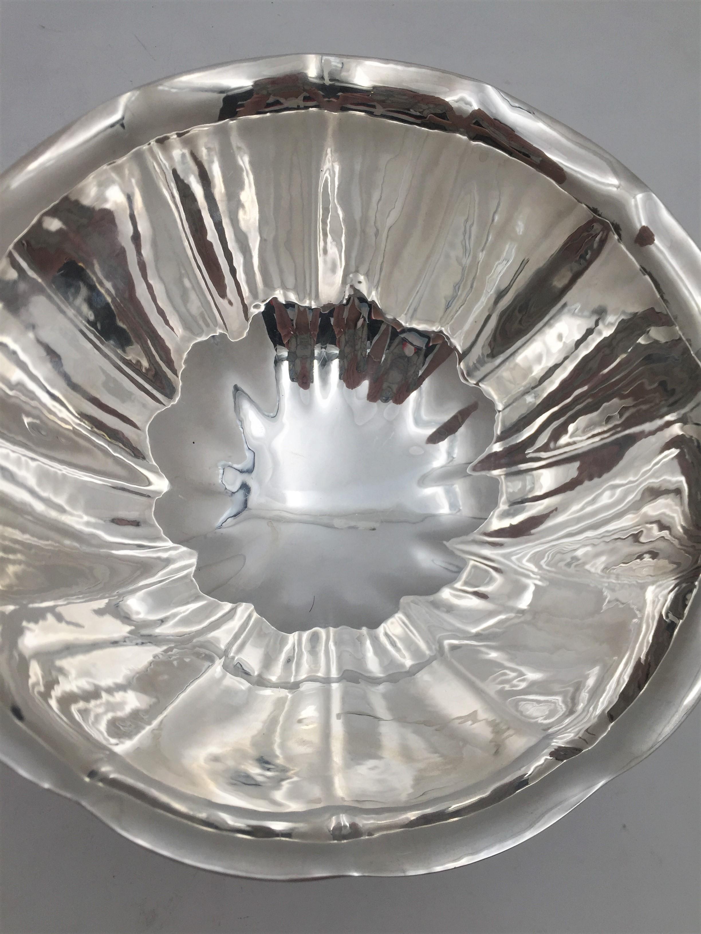Rare G. Jensen Sterling Silver Hammered Bowl #522A in Mid-Century Modern Style In Good Condition In New York, NY