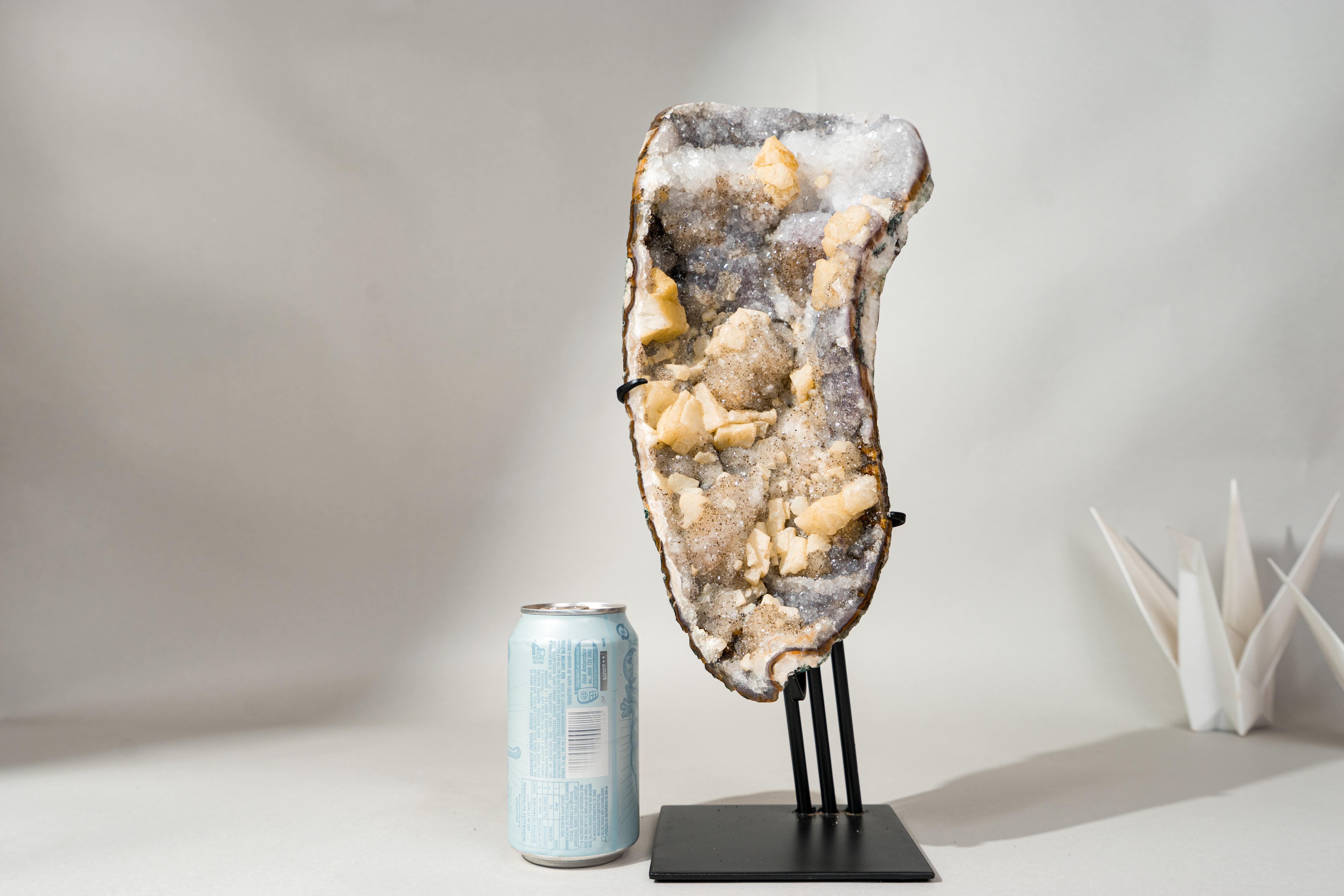 Améthyste Stalactite Flower Cluster recouverte de Sugar Druzy Amethyst (Galaxy)

▫️ Description

Unique en son genre et d'une grande beauté naturelle, cette grappe d'améthyste présente une qualité de collection exceptionnelle et des formations