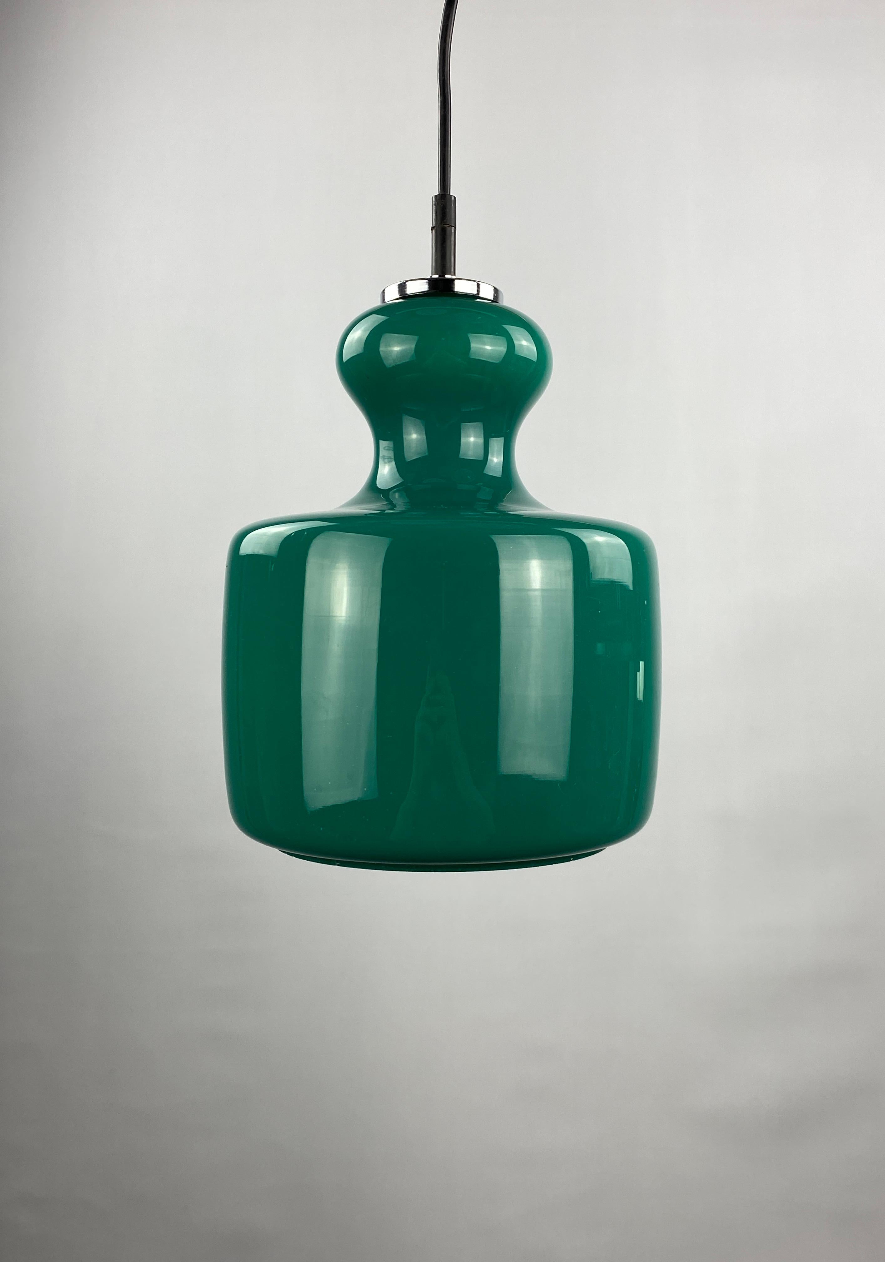 Rare Galaxy green glass pendant light by Peill and Putzler 1960 In Excellent Condition In TERHEIJDEN, NB
