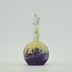 Rare vase papillon aquatique en verre camée Galle C1900