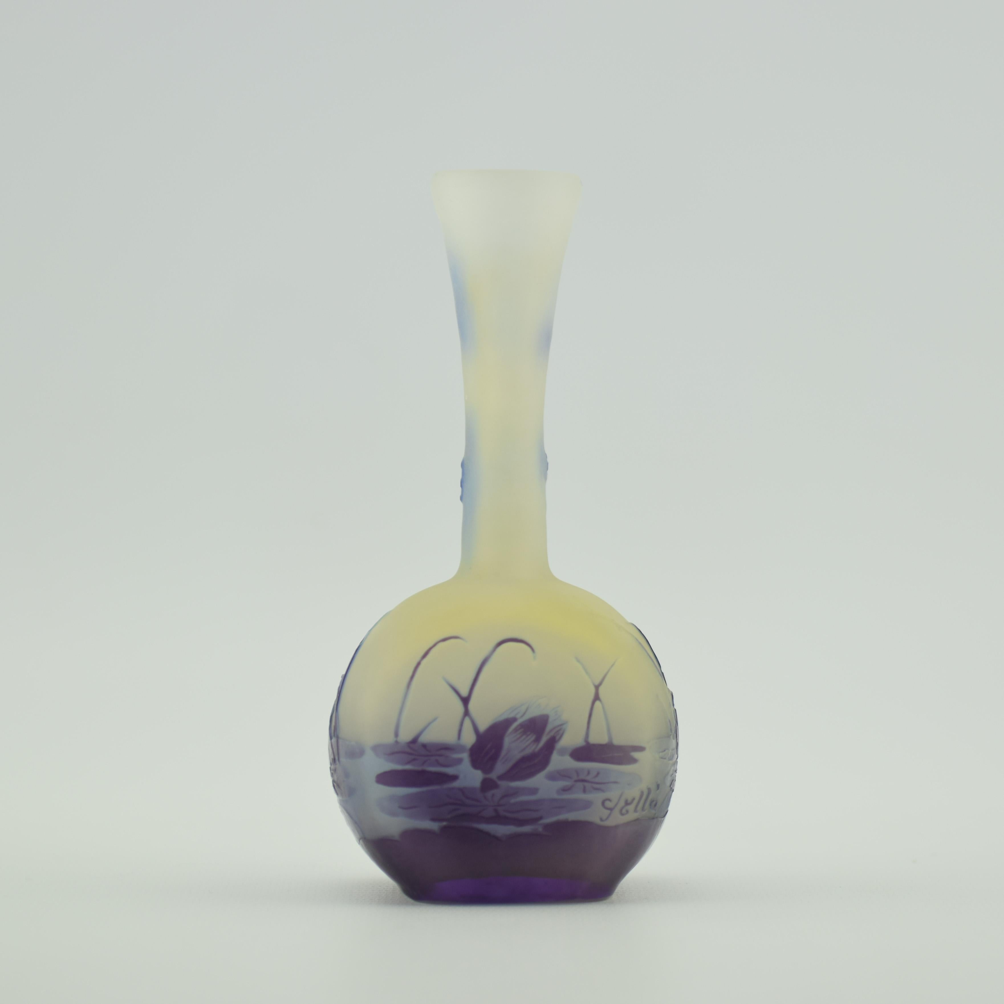 Francese Raro vaso a farfalla acquatica in vetro cammeo Galle C1900 in vendita