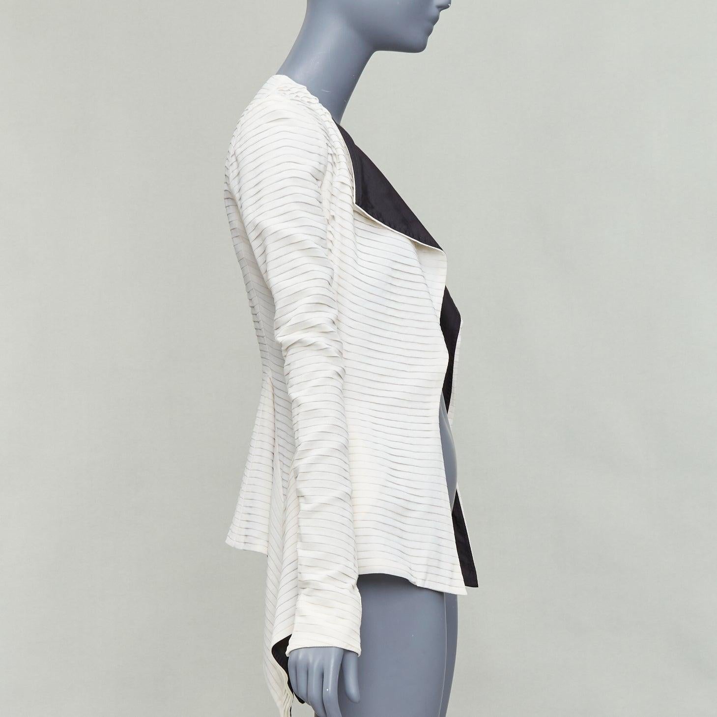 rare GARETH PUGH 2009 Runway cream black plisse silk draped biker IT38 XS In New Condition For Sale In Hong Kong, NT