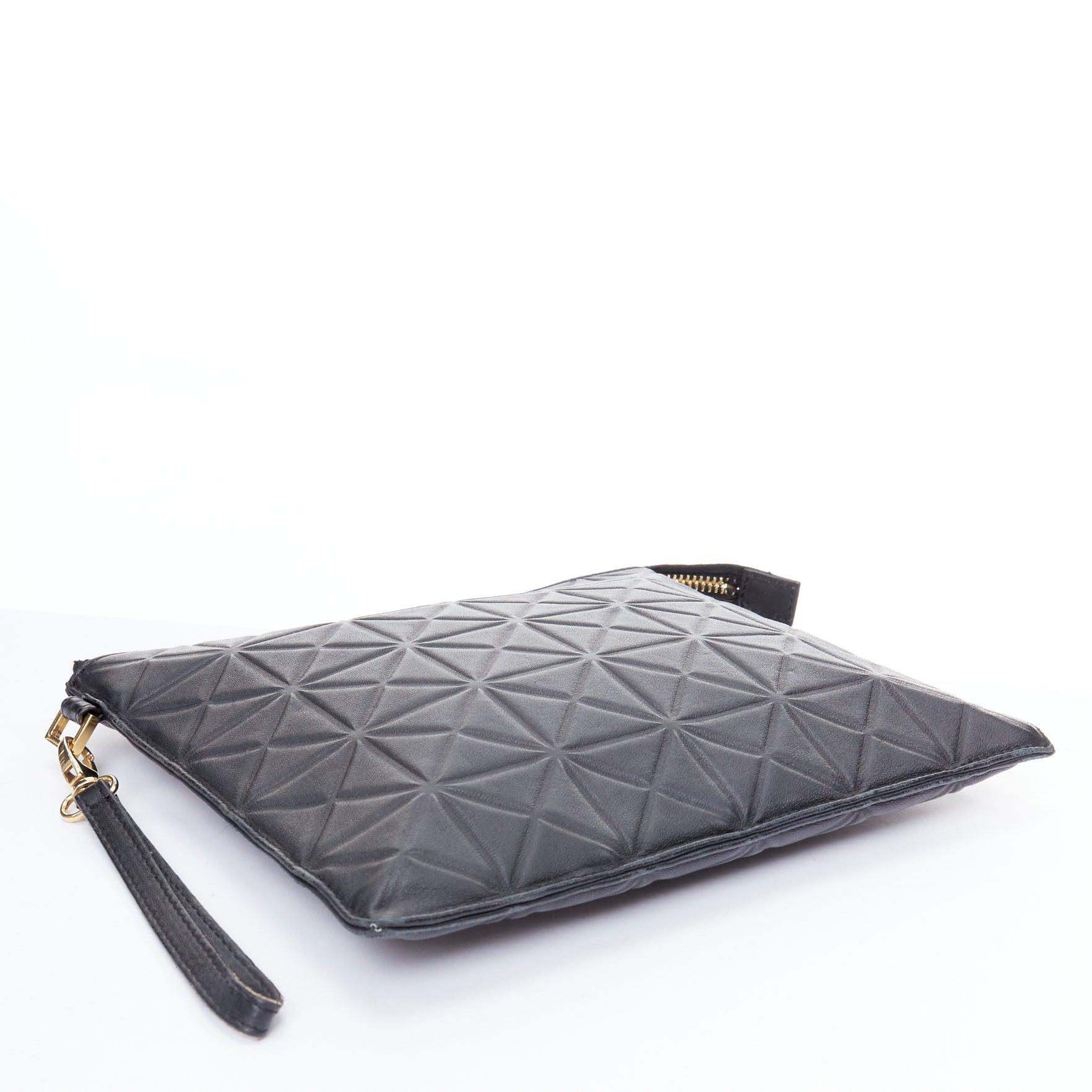 Women's rare GARETH PUGH black leather geometric zip wrist clutch bag For Sale