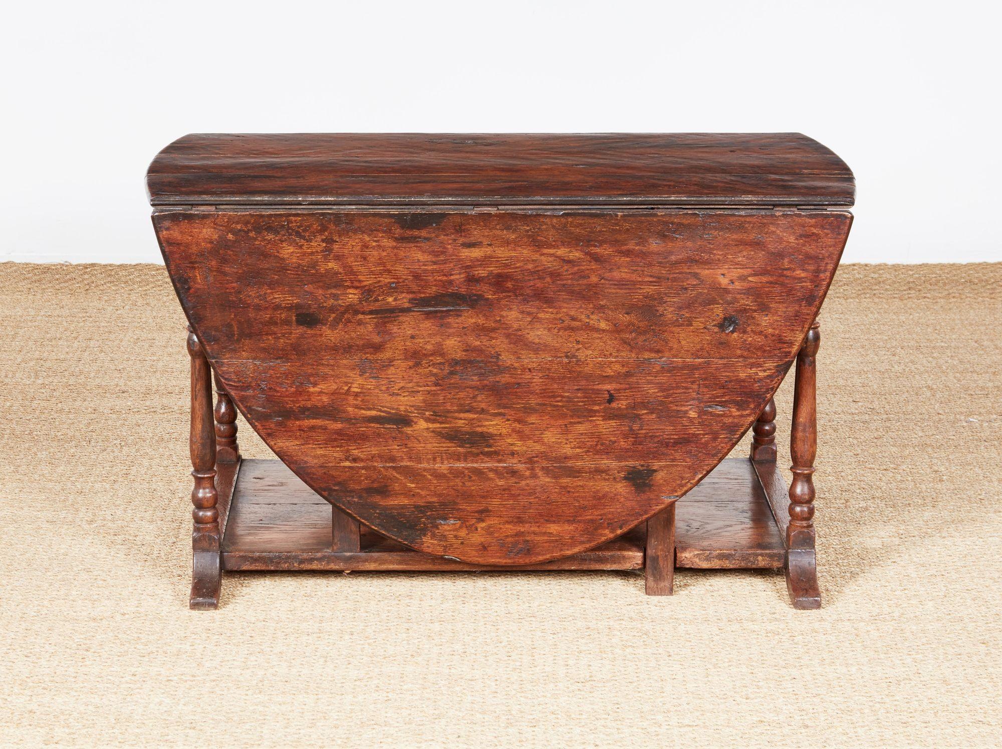 Rare Gateleg Dining Table with Potboard Base 1