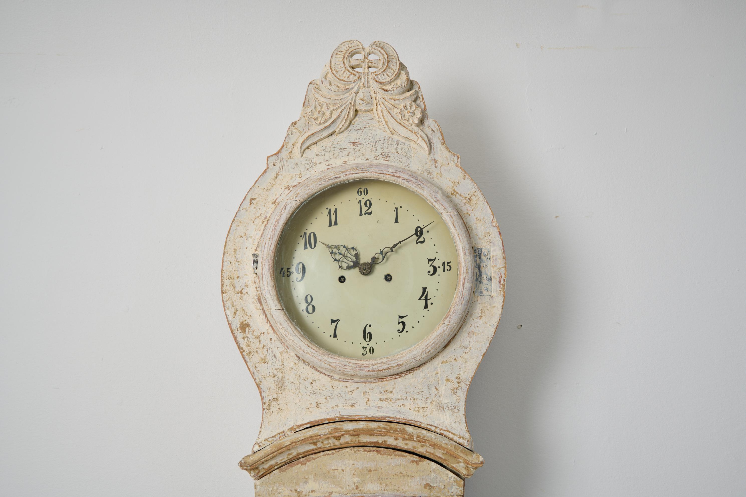 Seltene echte antike nordschwedische hohe Mora-Uhr aus Kiefernholz  im Angebot 3