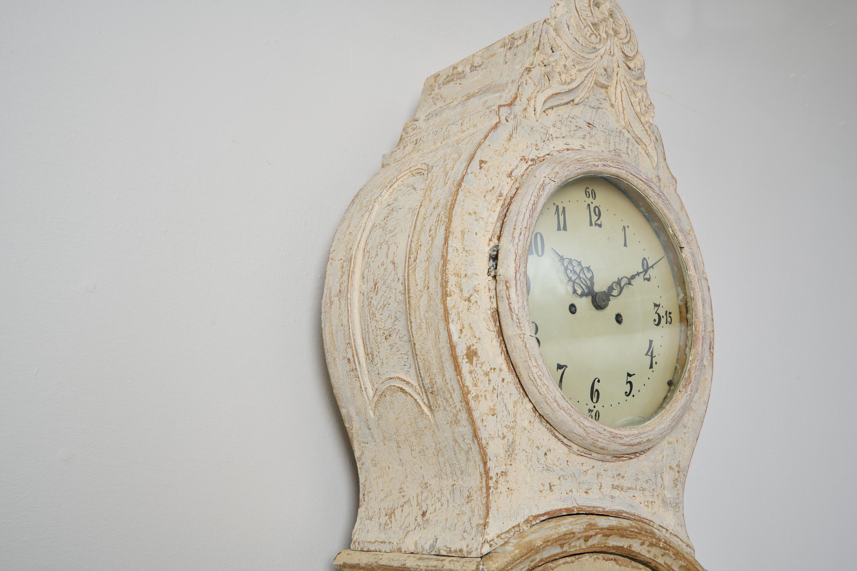 Seltene echte antike nordschwedische hohe Mora-Uhr aus Kiefernholz  im Angebot 5