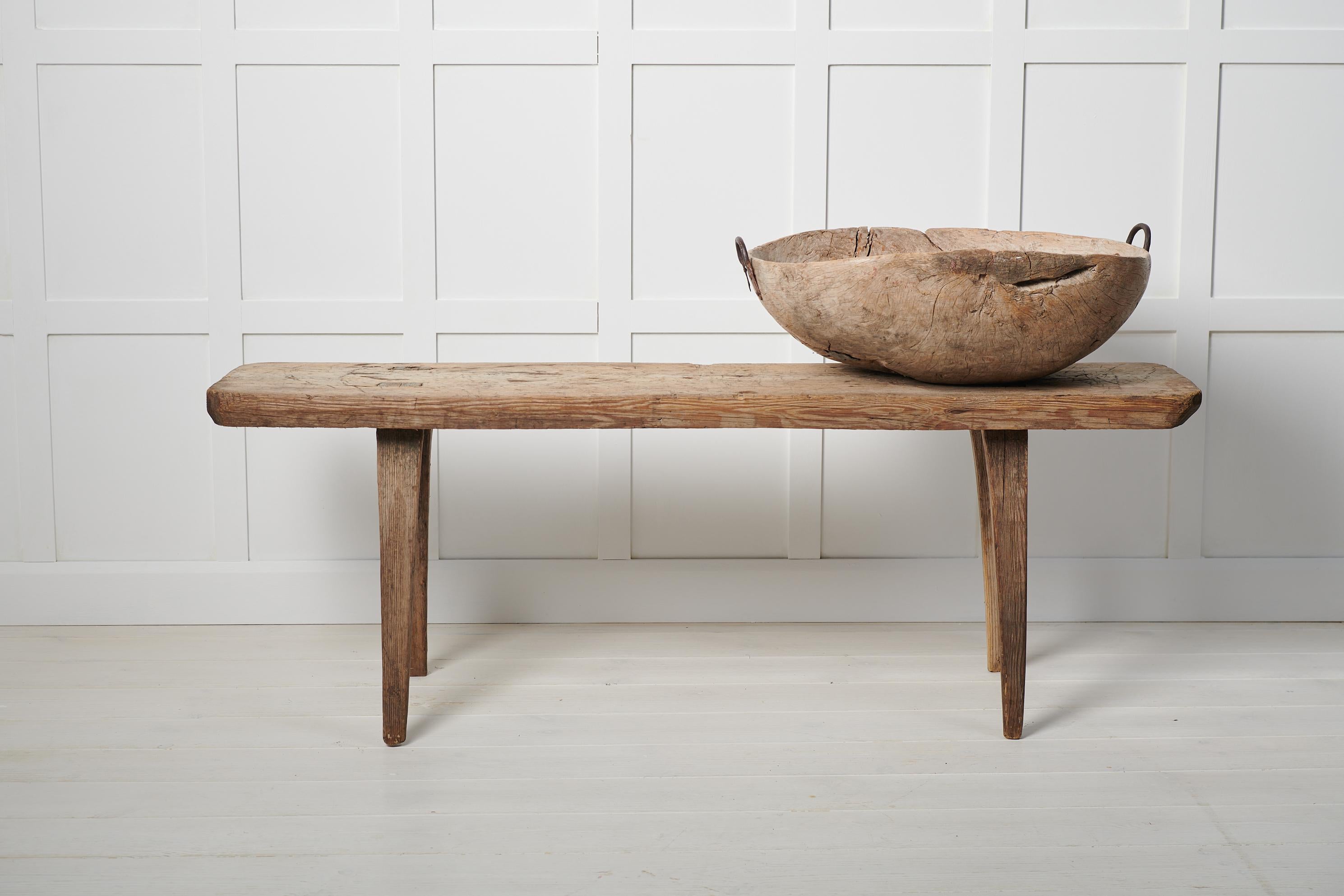 Rare genuine root bowl from northern Sweden made during the first few years of the 19th century, around 1810 to 1820. The bowl is in untouched condition with an attractive patina. The wood has a soft surface after 250 years of use. It is unusually