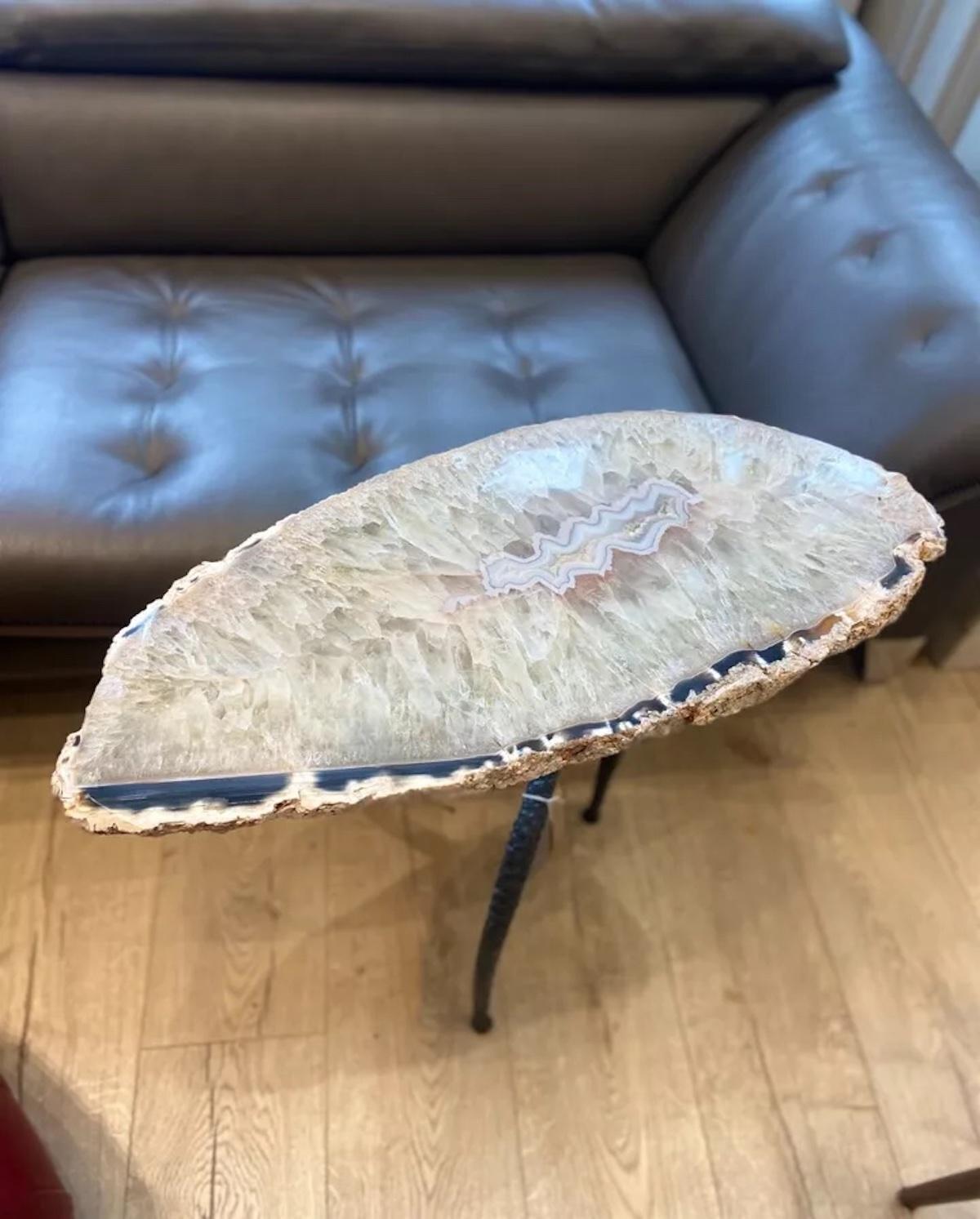 A rare natural geode / crystal bespoke made in the UK side table, in a beautiful light colour with and stone edge with a natural, standing on an ebonised black metal base.

Two available - listing is for one. 

Dimensions:

Width : 66 cm
Height : 58