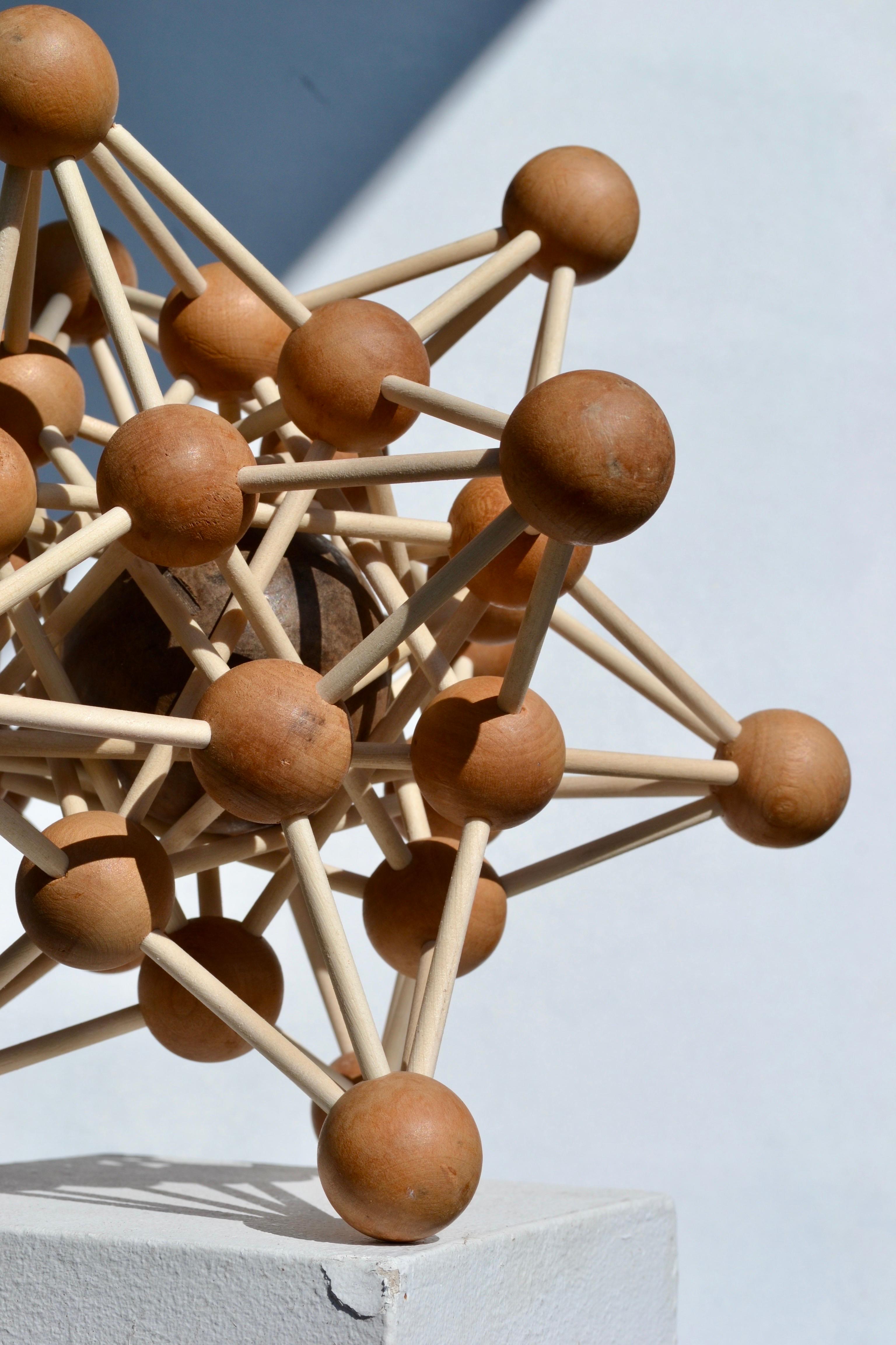 Rara escultura geométrica en forma de puzzle de madera sobredimensionado - Francia - Años 70 en Bueno estado para la venta en SOTTEVILLE-LÈS-ROUEN, FR