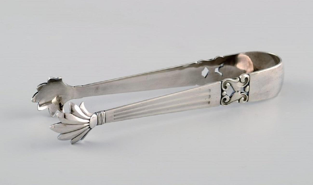 Rare Georg Jensen Acorn ice tong in sterling silver.
Length: 15.5 cm.
In excellent condition.
Stamped.
Our skilled Georg Jensen silversmith can polish all silver and gold so that it appears new. The price is very reasonable.