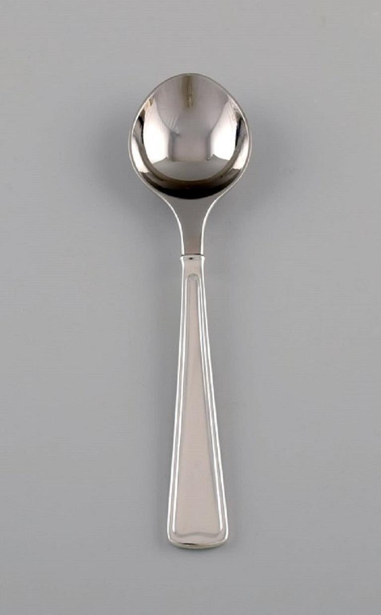 Rare Georg Jensen Koppel cutlery. Eight sorbet spoons in sterling silver and stainless steel.
Measure: Length: 15.5 cm.
In excellent condition.
Stamped.
Designed by Henning Koppel in 1981.
Our skilled Georg Jensen silversmith / goldsmith can