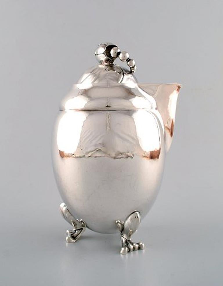 Rare Georg Jensen sterling silver blossom chocolate pot number 2D.
Measure: 22 cm height.
In very good condition.
Stamped after 1945.