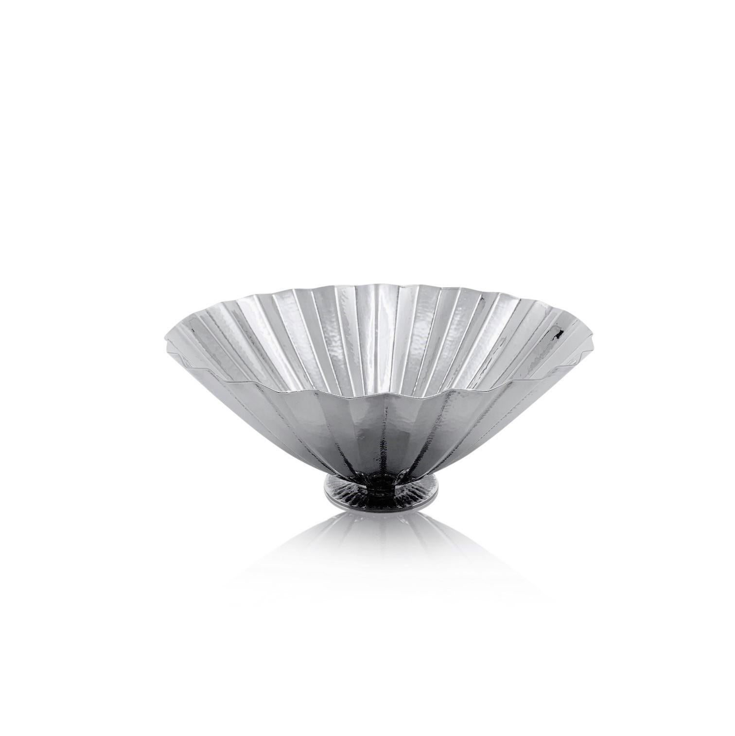 A very rare Georg Jensen sterling silver bowl, design #731 by Johan Rohde (1856-1935) from 1930. This bowl shows Rohde’s transition into Art Deco, a design period both he and Georg Jensen experienced toward the end of their lives. The beveled bowl