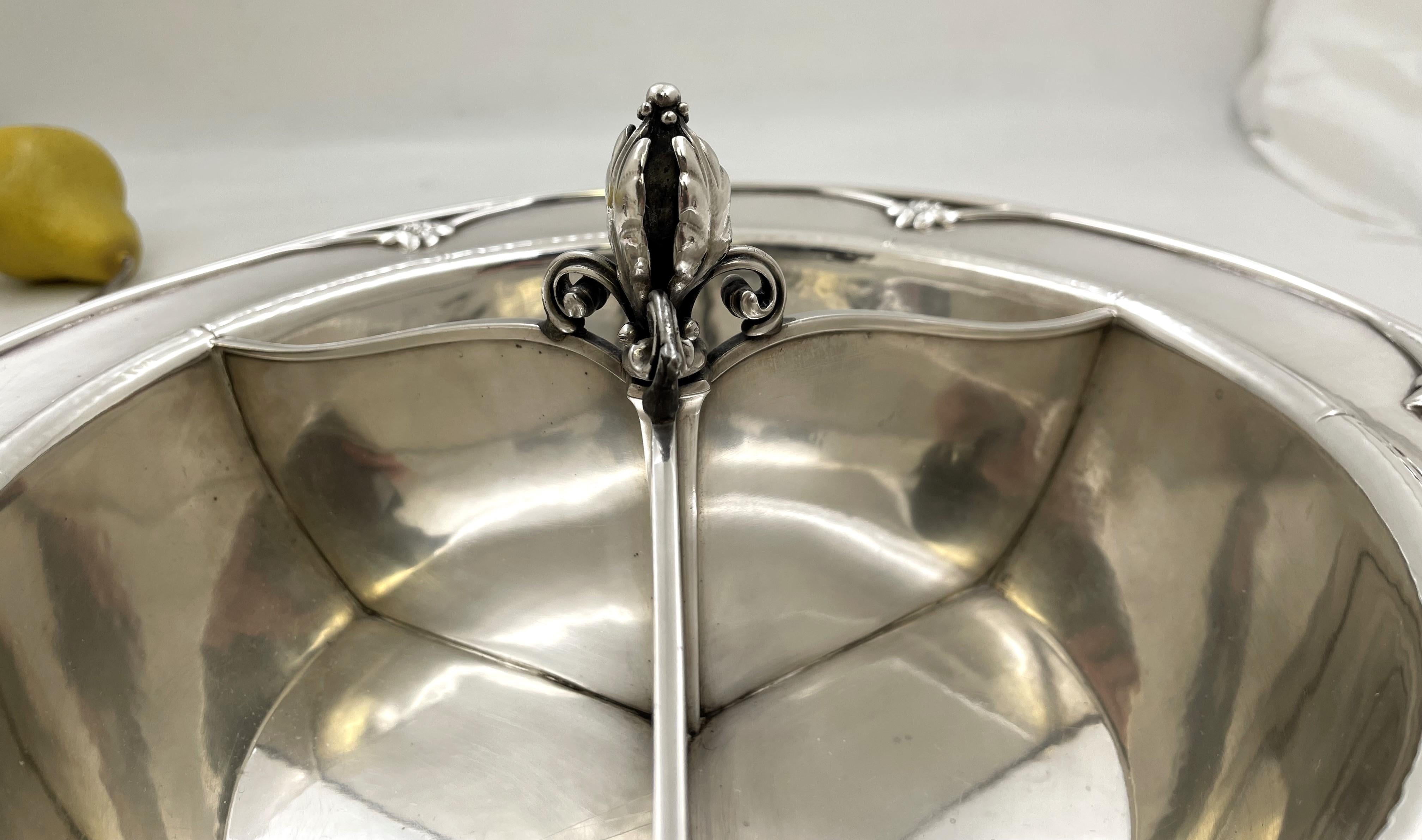Rara ciotola in argento martellato Georg Jensen #271C con 3 sezioni In condizioni buone in vendita a New York, NY