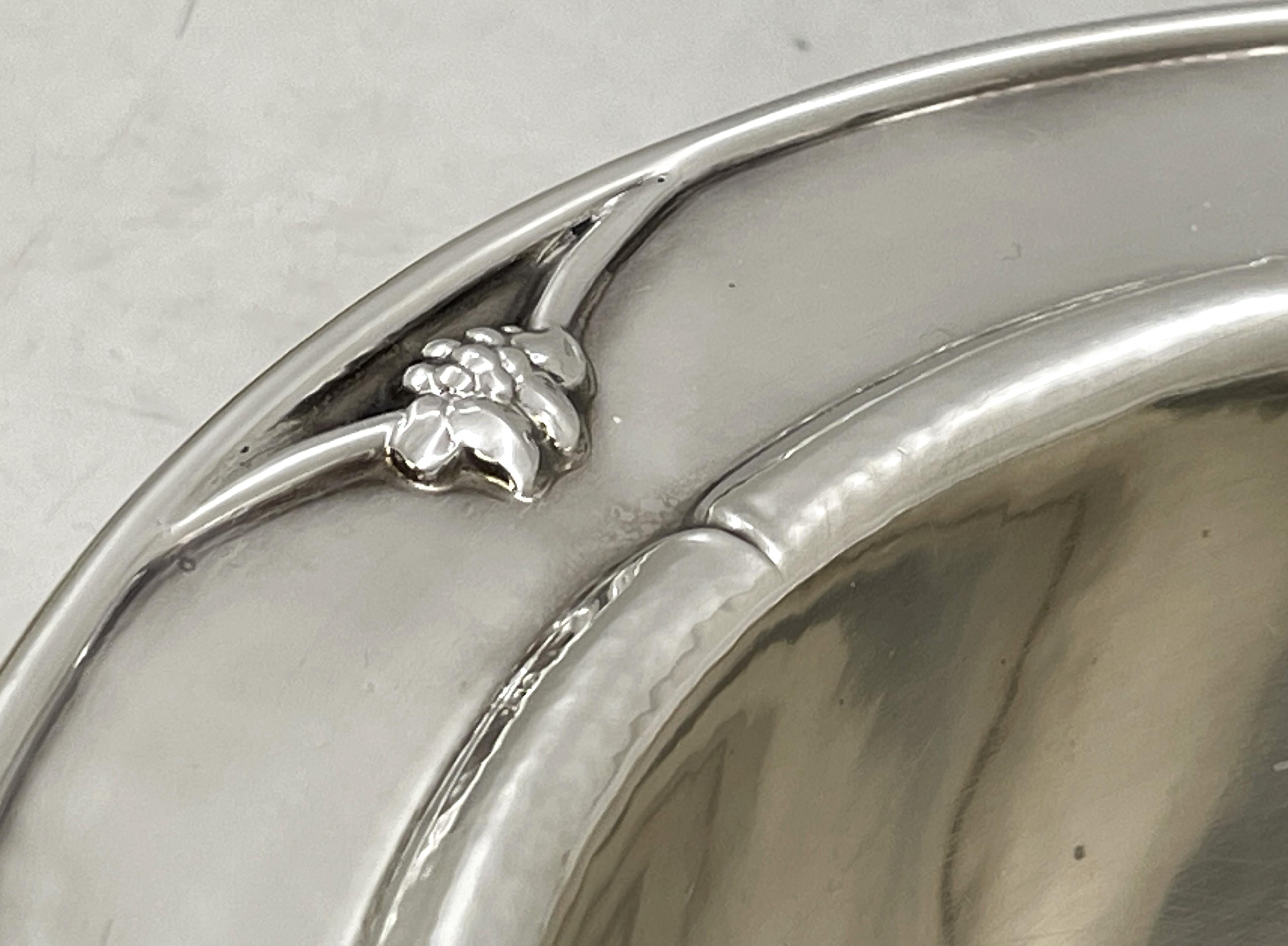 Rara ciotola in argento martellato Georg Jensen #271C con 3 sezioni in vendita 1
