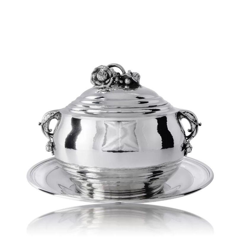 Rare Georg Jensen Sterling Silver “Rose” Tureen 337C In Excellent Condition For Sale In Hellerup, DK