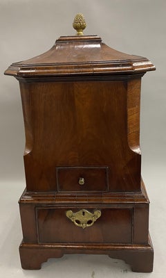 Rare Cellarette o Caddy di mogano a forma di pagoda di Giorgio II