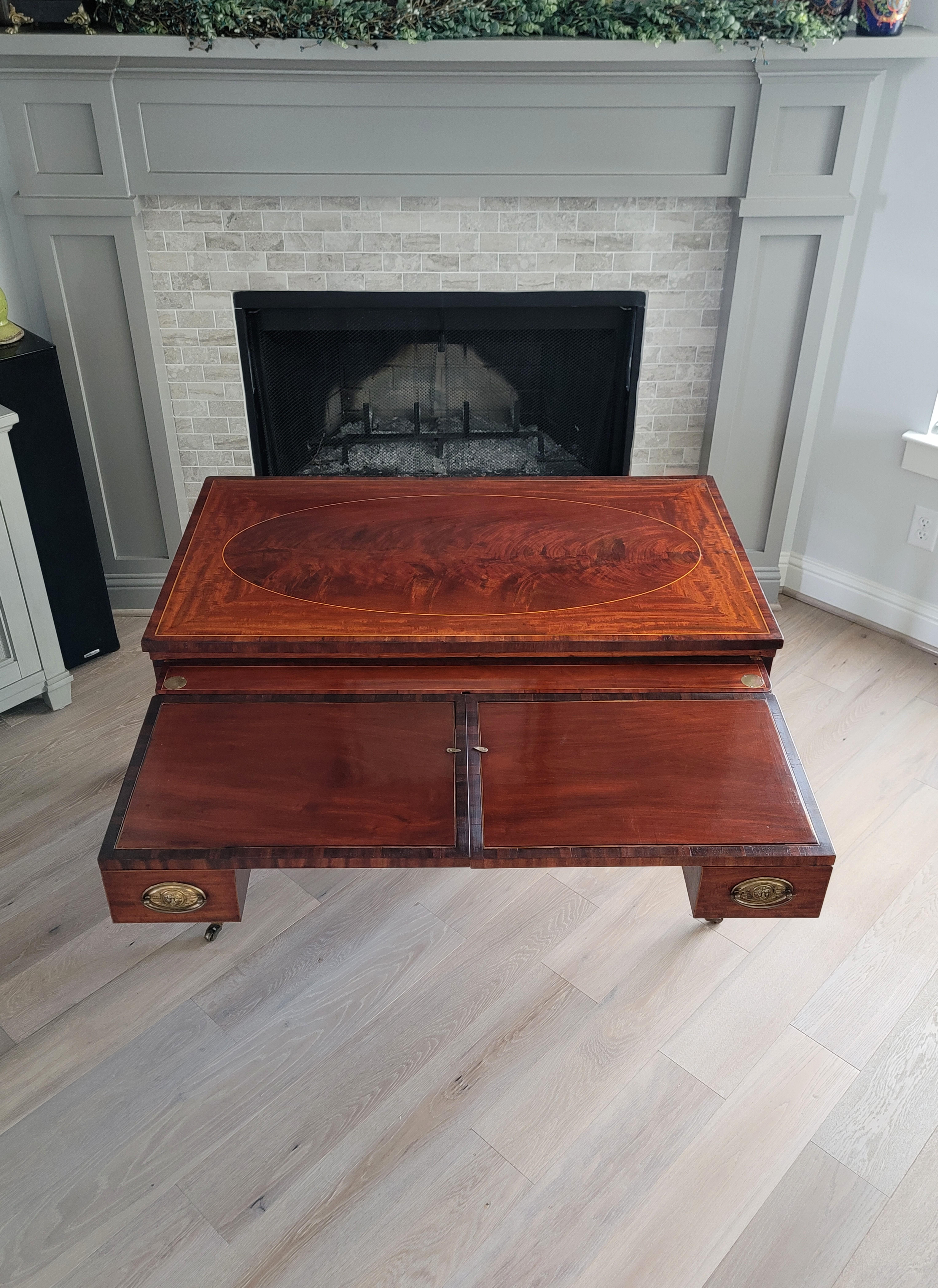 Important Beau Brummell Regency Period Flame Mahogany Gentleman's Dressing Table In Good Condition For Sale In Forney, TX