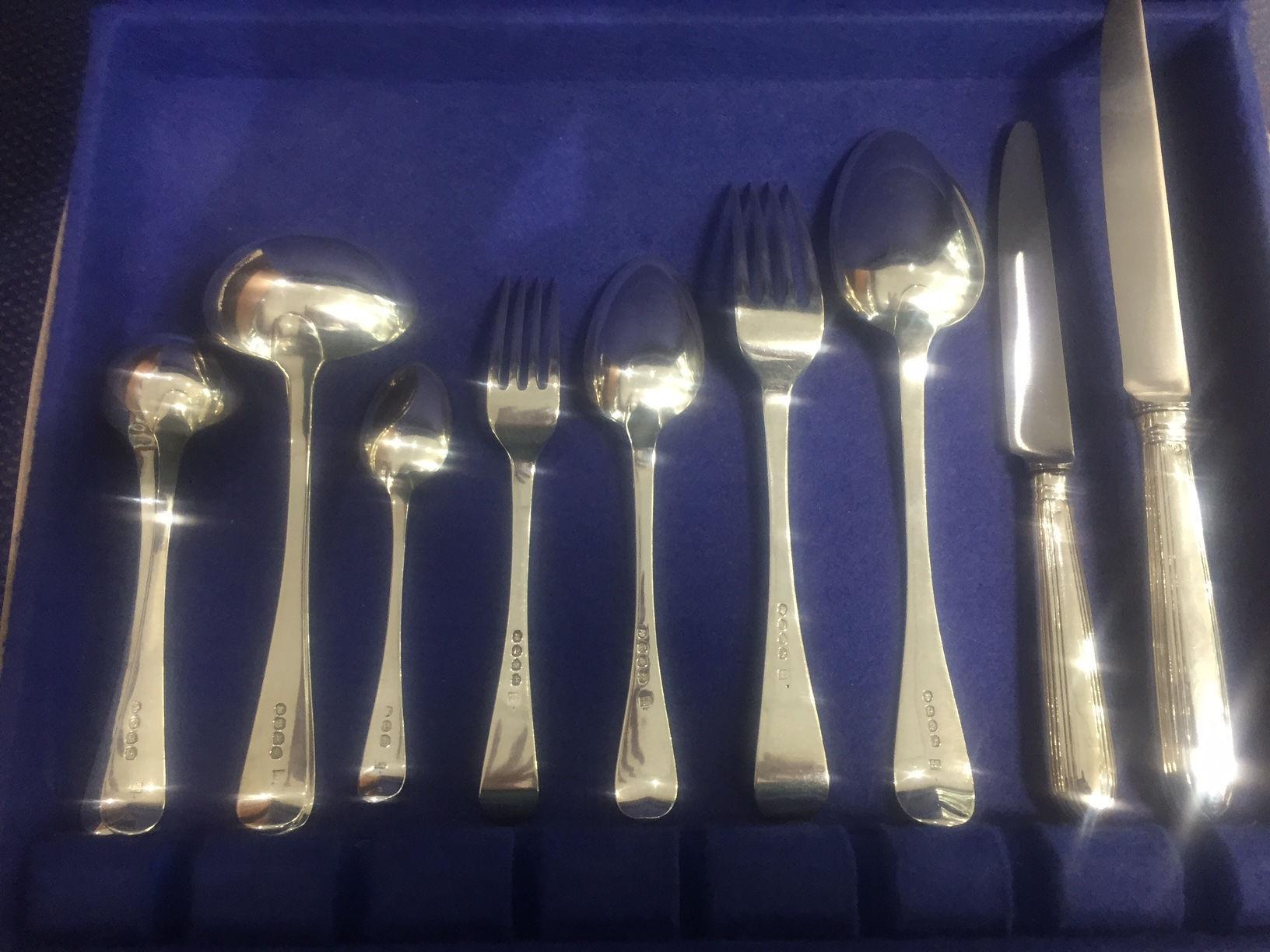 Rare George III Period Old English Thread Pattern Antique Silver Flatware, 1819 In Good Condition For Sale In London, GB
