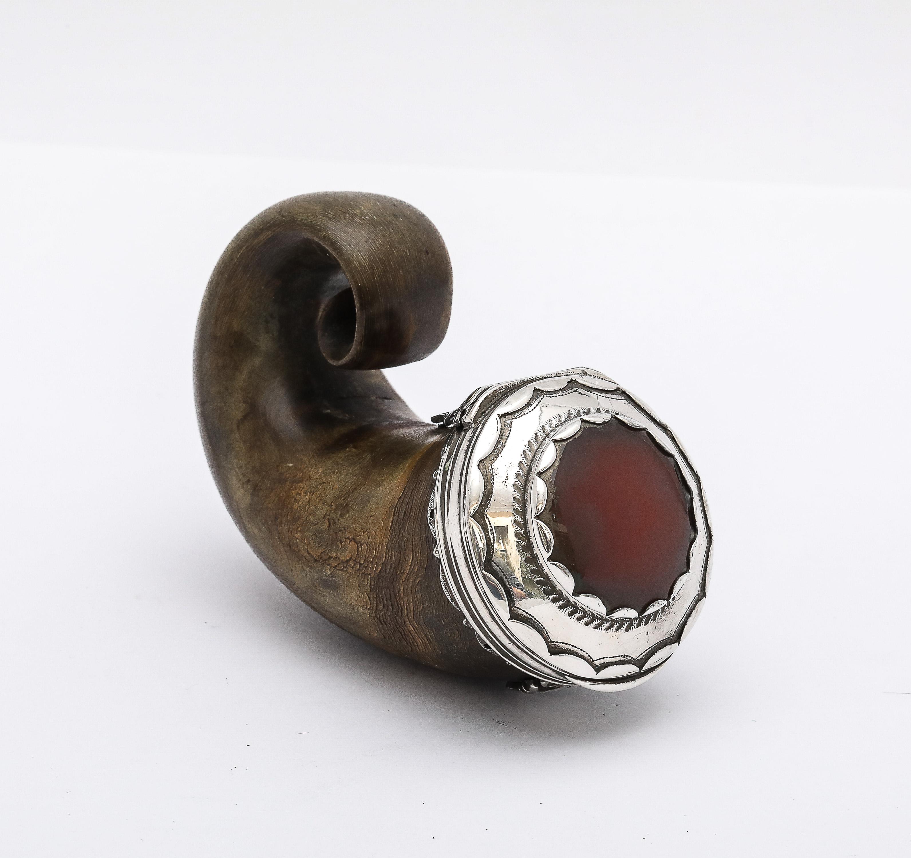 Rare George III Period Sterling Silver-Mounted and Carnelian Scottish Snuff Mull In Good Condition For Sale In New York, NY