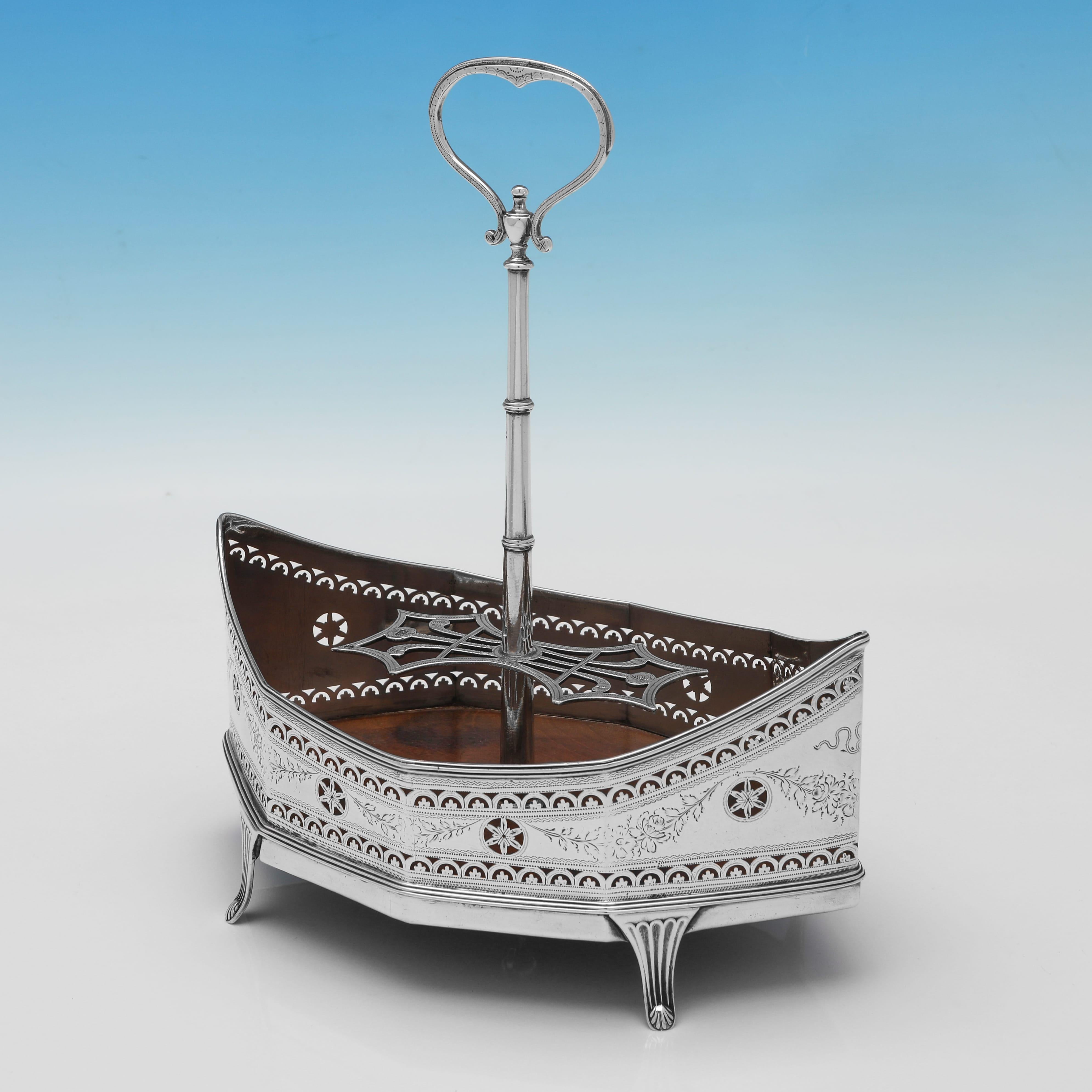 Seltene George III Sterling Silber & Glas Cruet Set von Hester Bateman, 1790 im Angebot 3