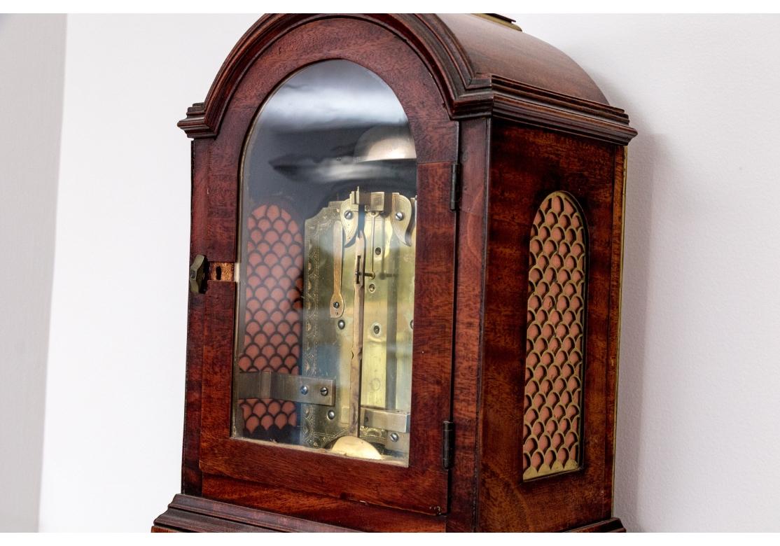 Seltene George III Thomas Ross Hull Mantle Uhr mit Holz Wandhalterung (Metall) im Angebot