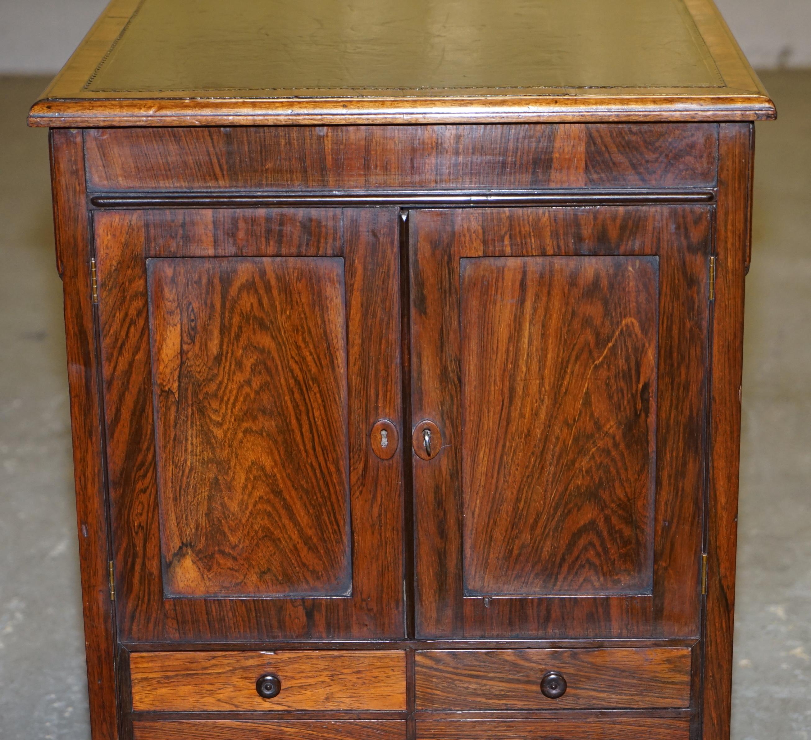 RARA LIBRERIA FOLIO IN LEGNO DURO DI WILLIAM IV CIRCA 1830 CON CASSETTI LIBRERIA in vendita 2